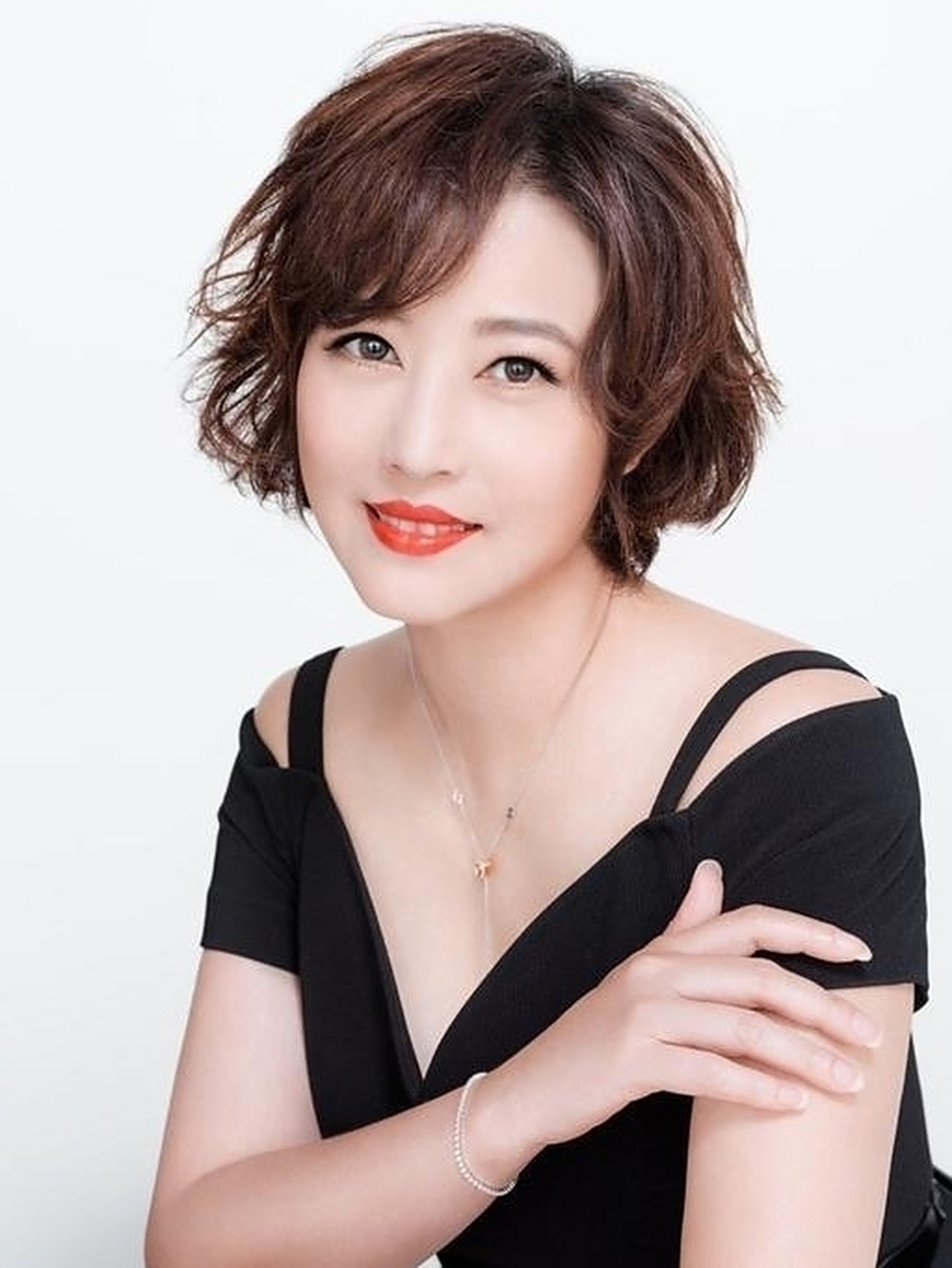 周海媚有内涵,有才华,而是承担着自己的演员职责,也是一直提升演技