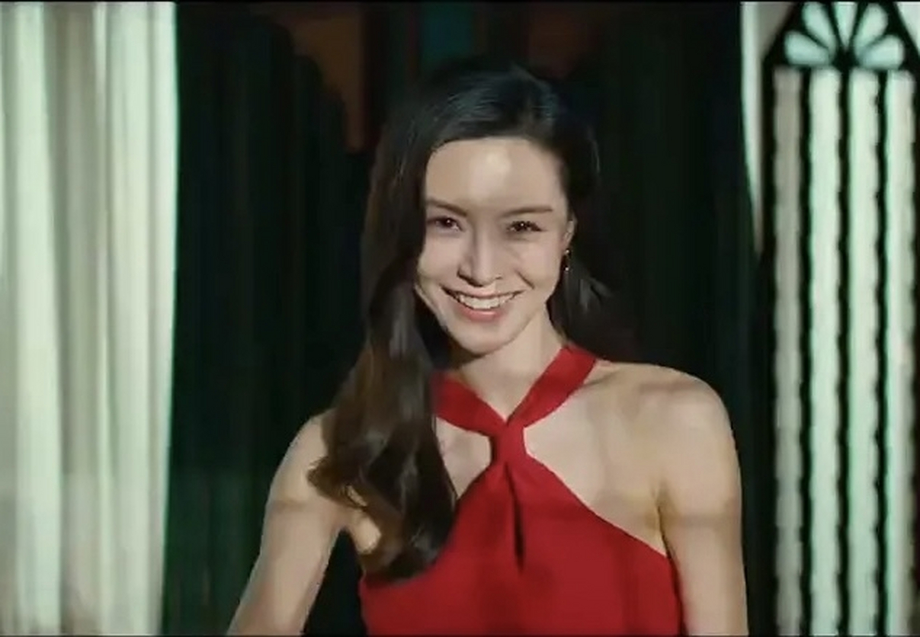 《消失的她》票房突破34亿,嫩模出道的文咏珊终于赶上好姐妹angela