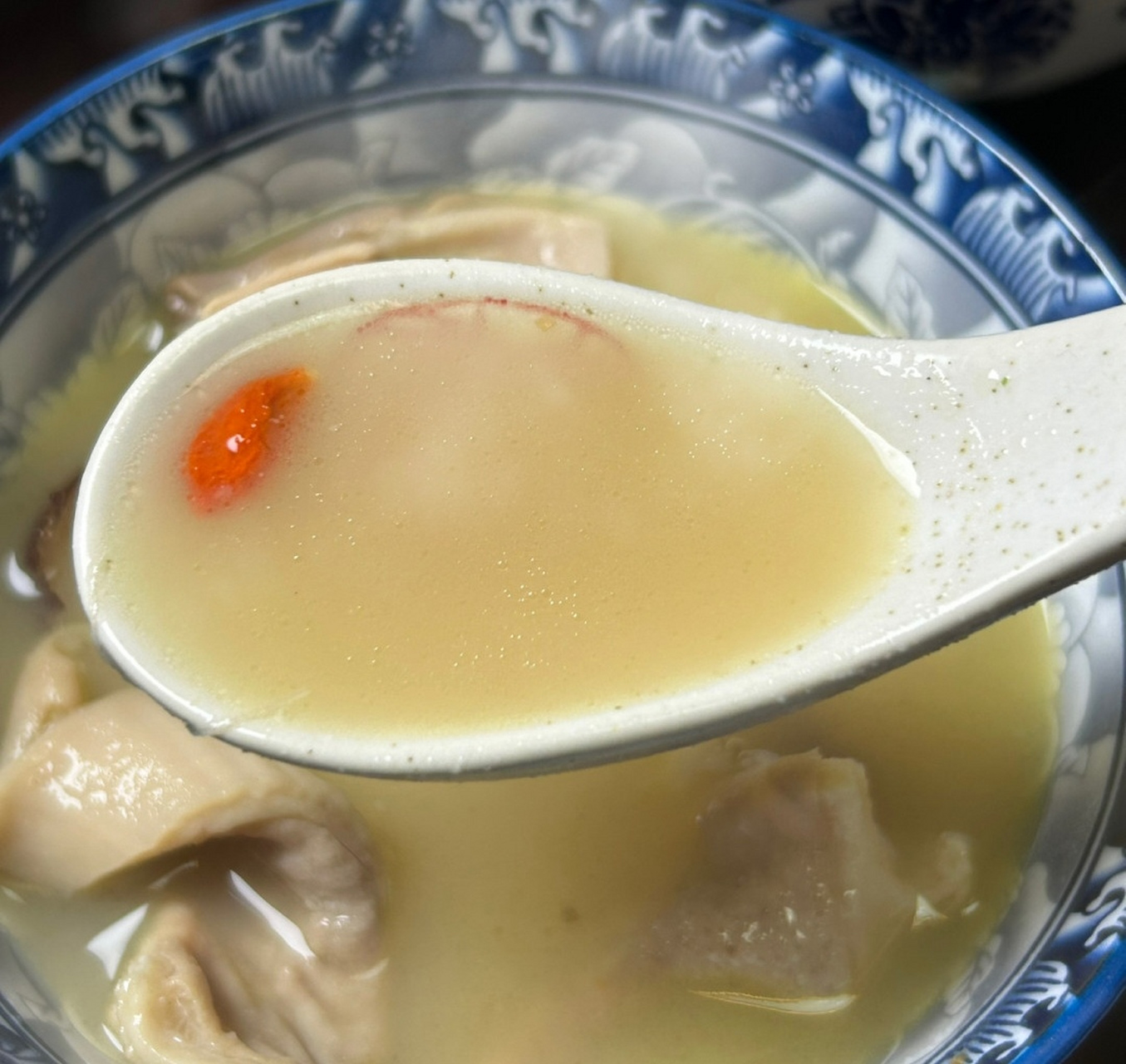 女人要多喝,胡椒猪肚汤不仅健脾开胃,还有美容养颜的功效.