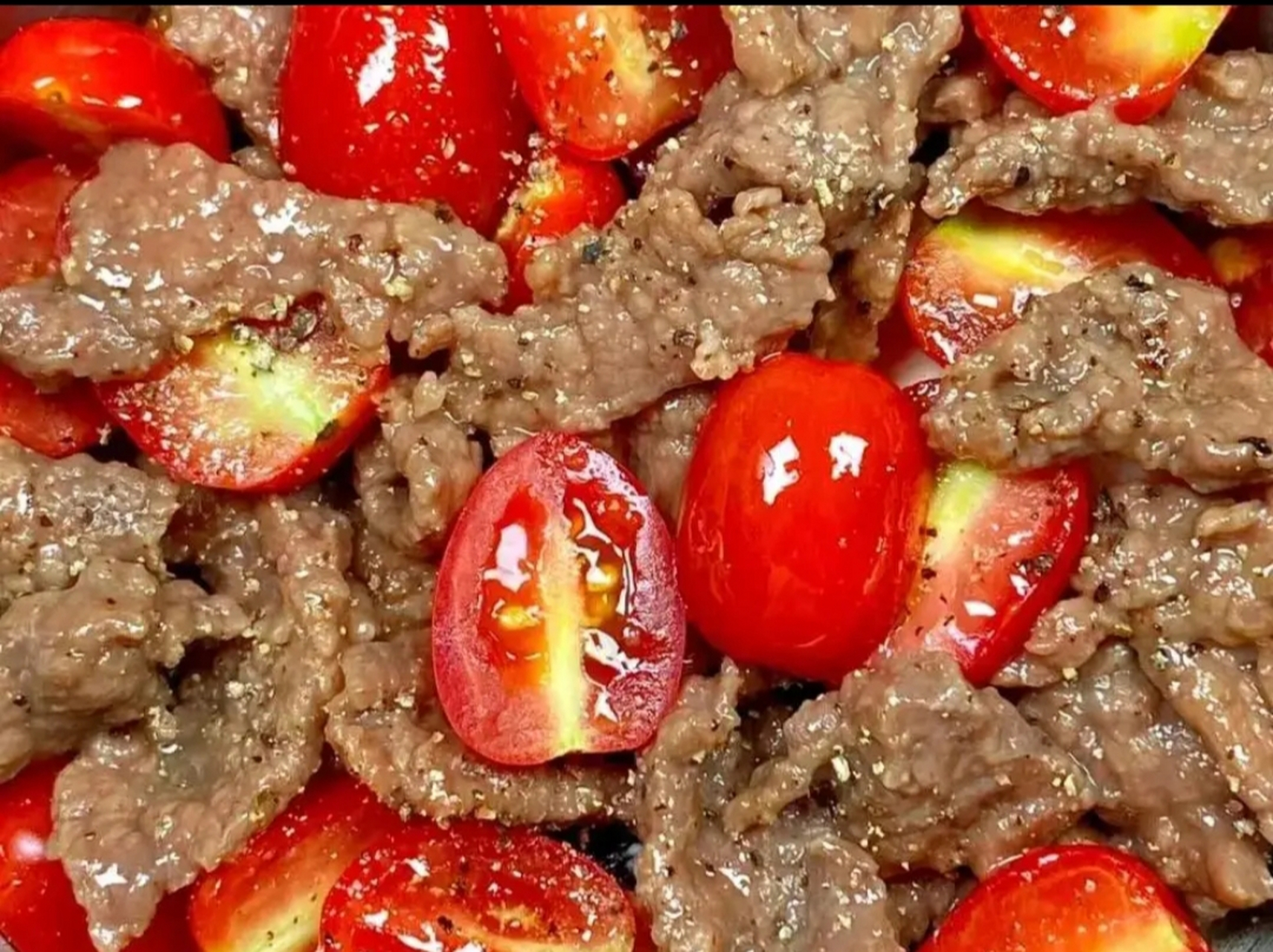 我的美食分享#  小番茄拌牛肉  食材:牛肉,小番茄,胡椒盐.