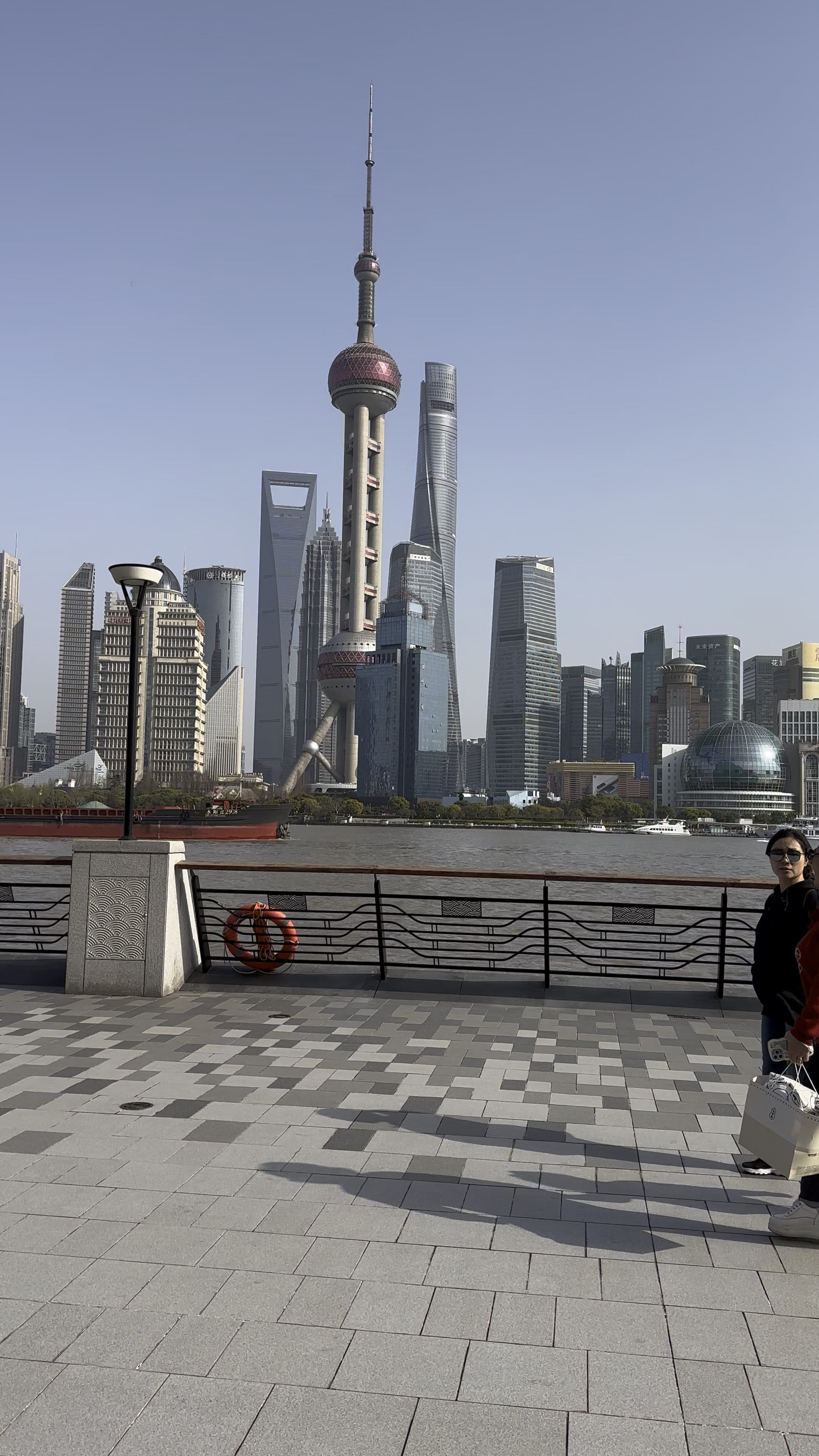 上海北外滩行走视角黄浦江陆家嘴