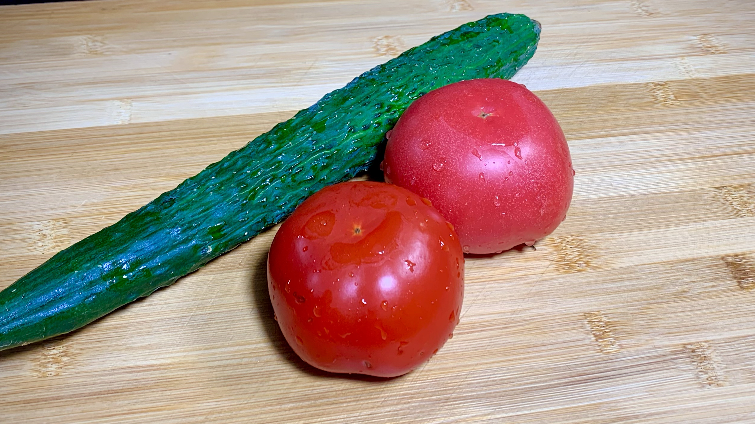 一根黄瓜2个西红柿，大厨教你一个新做法，营养美味又解馋，好香