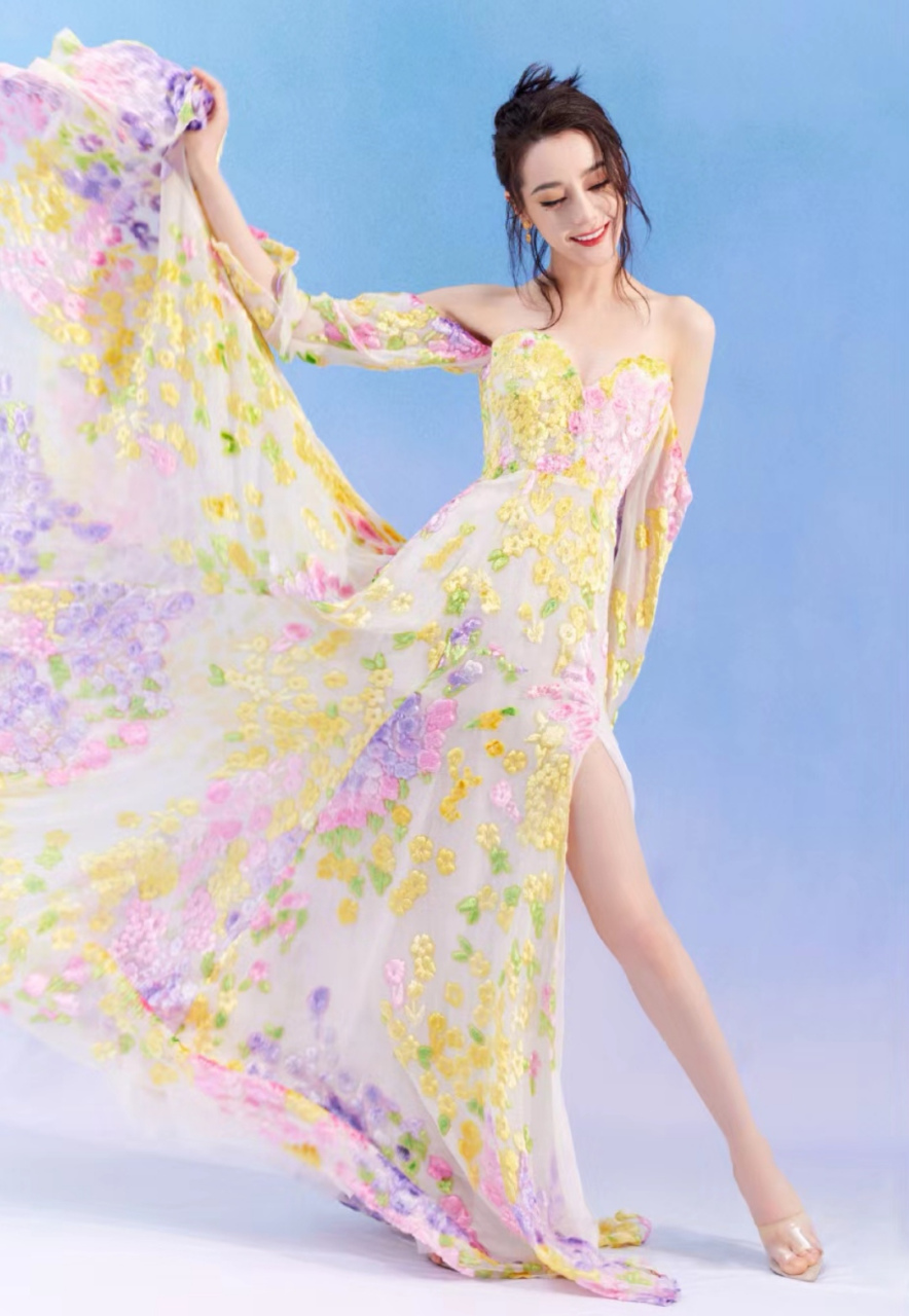 花仙子热巴,透明高跟鞋大长腿,美呆了 真身长裙真的太漂亮了 很显身材