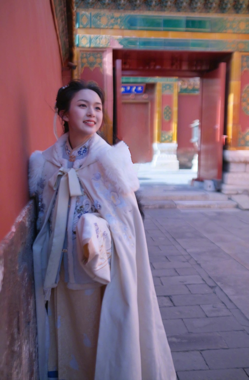 刷到一组刘楚恬的汉服照,她都长这么大了,不看简介还以为成年人.