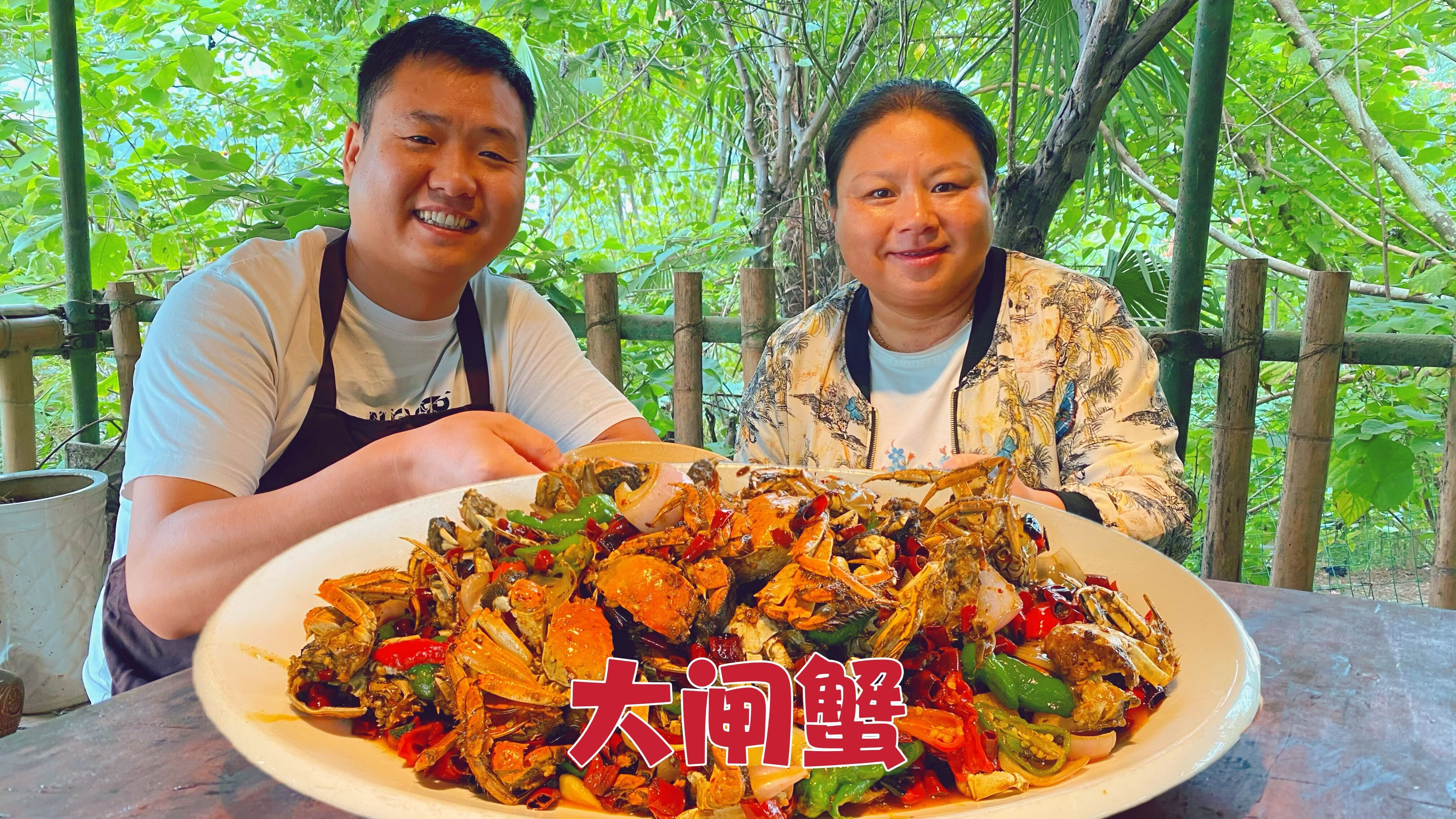 小舅妈提来螃蟹做“香辣蟹”,麻辣下酒真过瘾