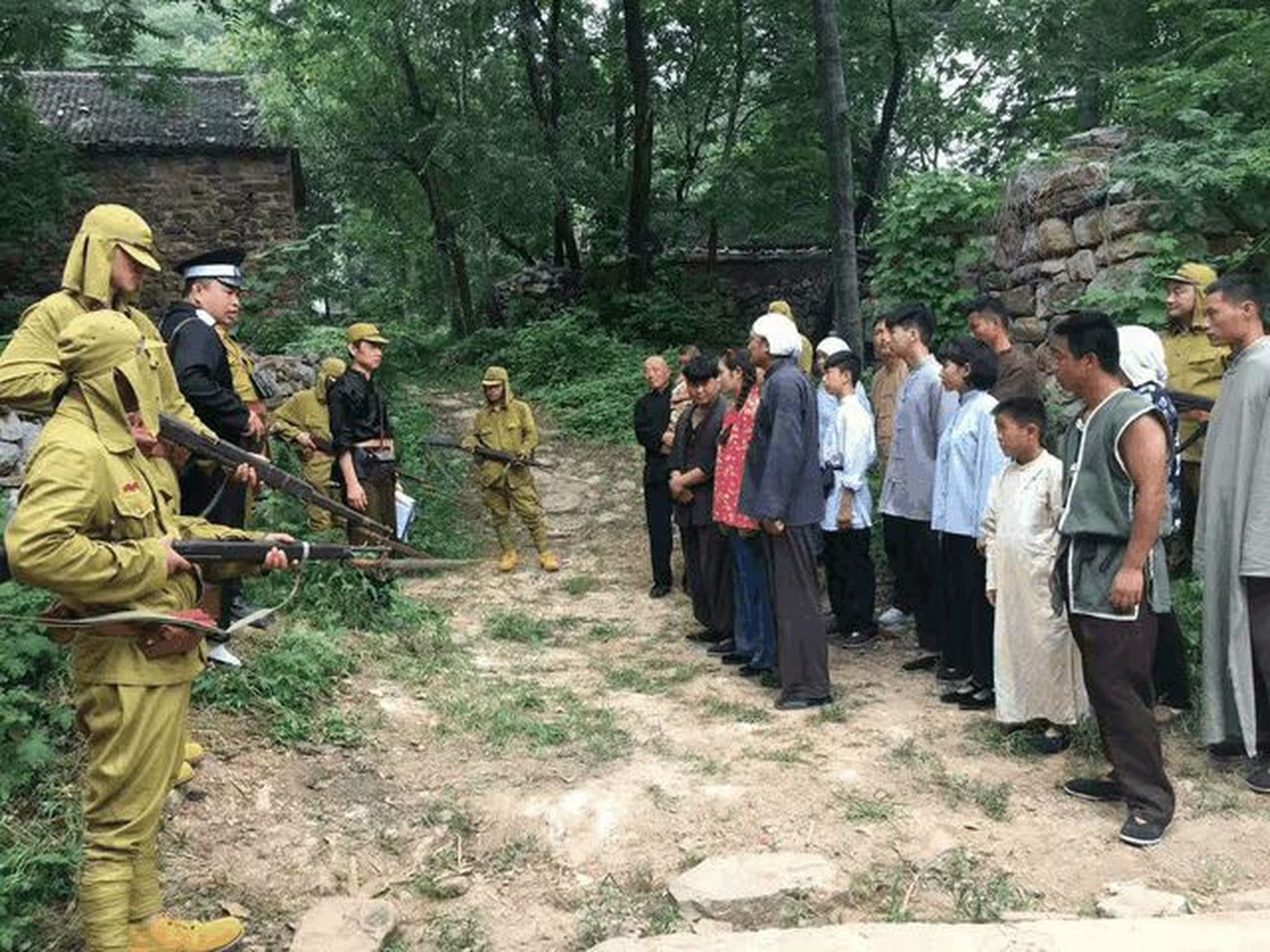 1937年,一鬼子对一如花少女起了坏心思.