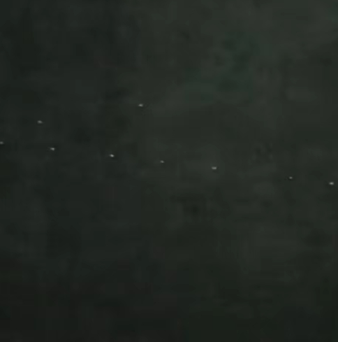 不明飞行物?绵阳天空出现不明发光体,排列整齐 网友:不要打听