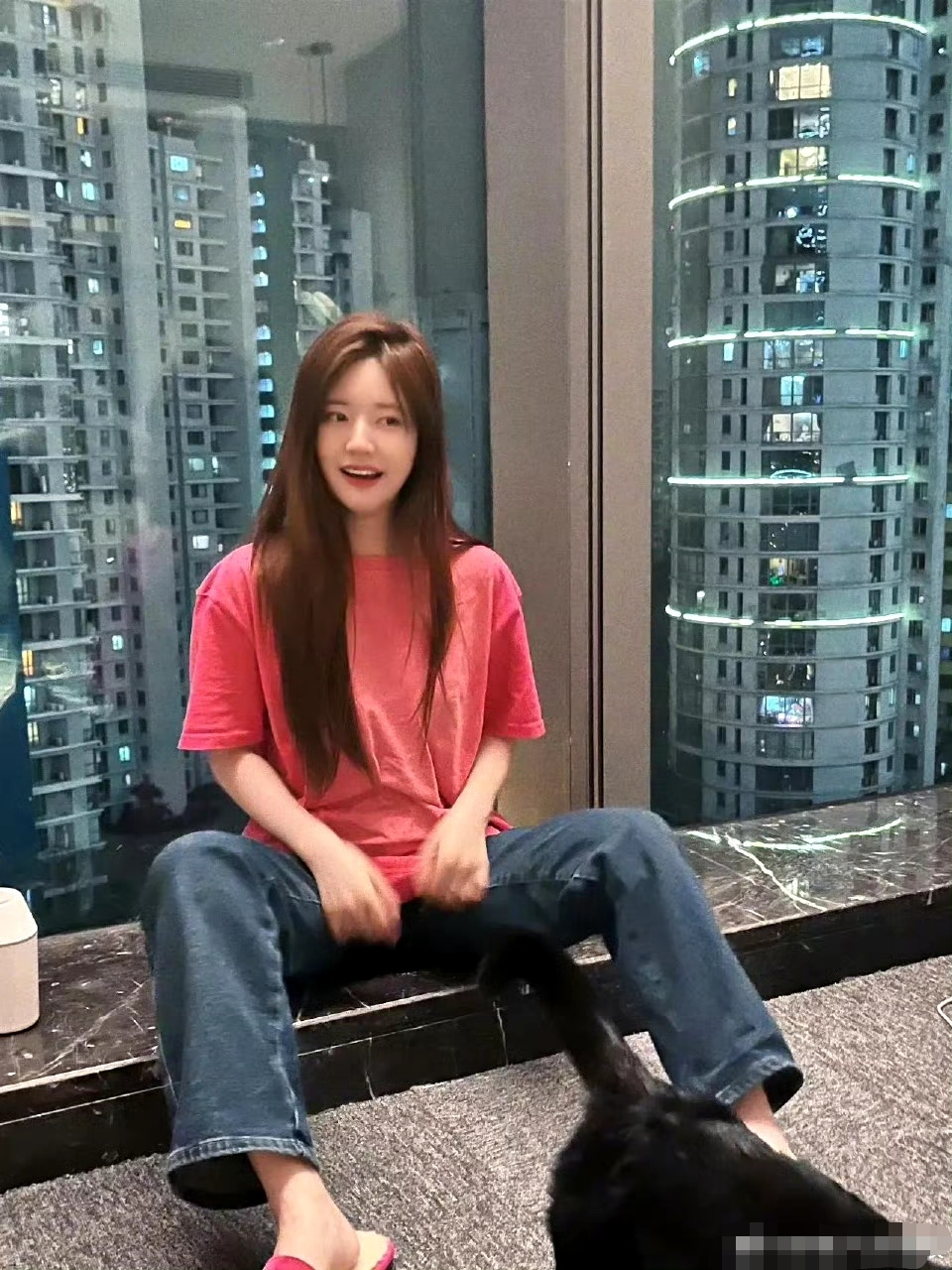 赵露思分享了她在成都的千万豪宅,仅是客厅面积就有140平方米.