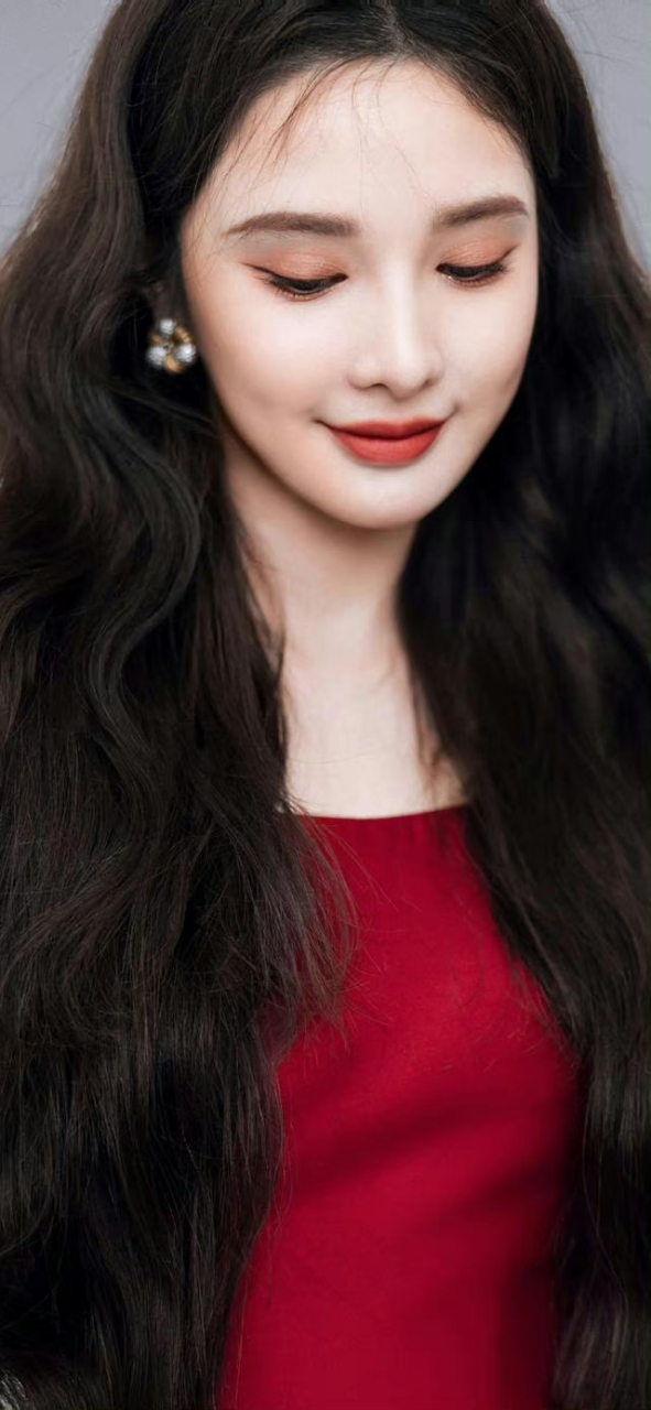 彭小苒霸气红唇国风韵味壁纸组图 #彭小苒