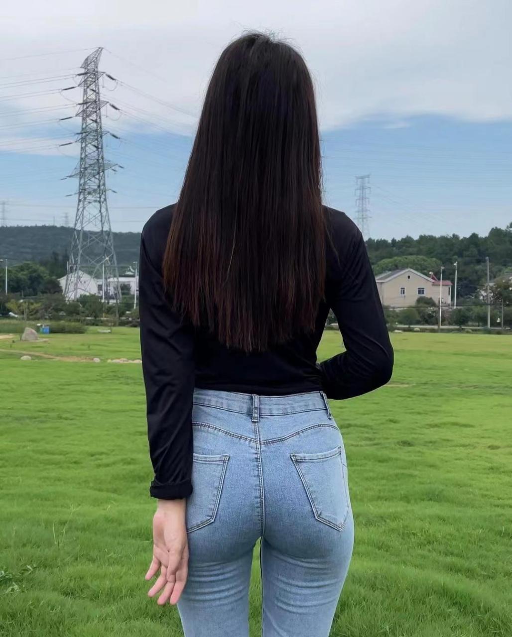 微胖才是极品# #紧身牛仔裤美女# #遇见好身材