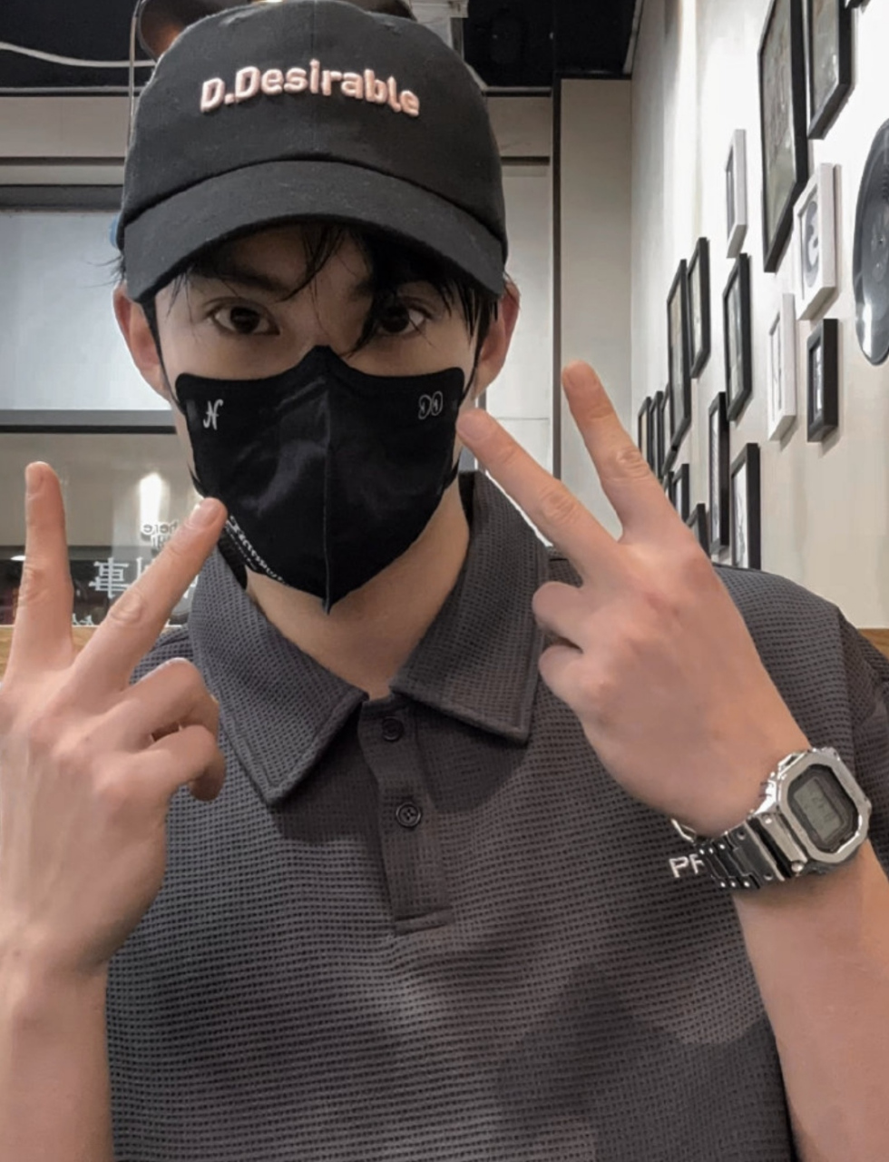 他为了夏天更好地展示肌肉,经常拍完戏就去锻炼塑形,作为演员就是要