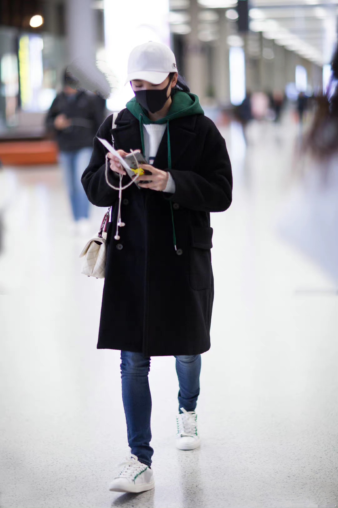 终于等到刘诗诗营业了!私服走机场,生图照样美成一道风景线