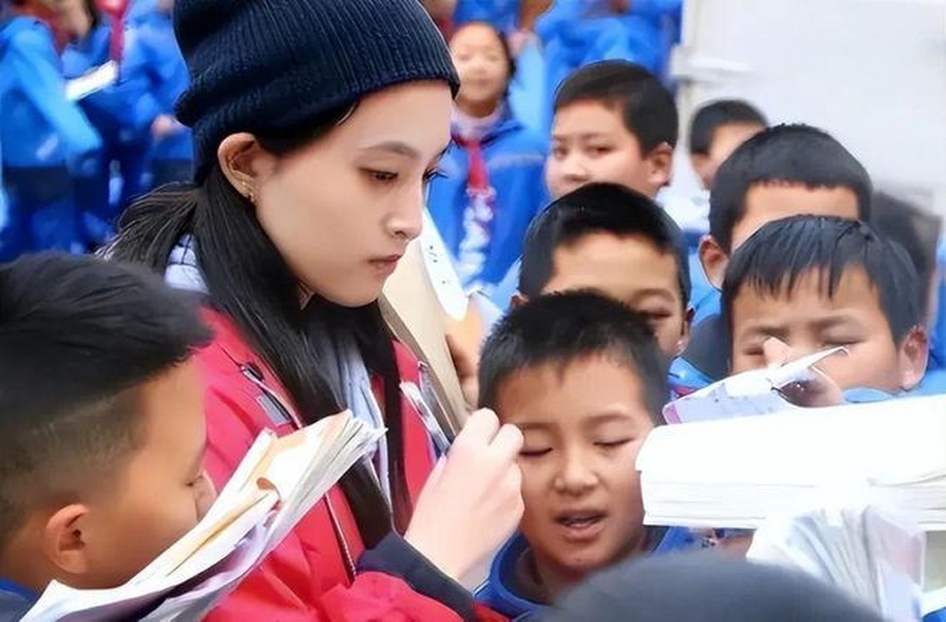 毛阿敏17岁女儿身价过亿还这么美,穿休闲服也难掩出众气质