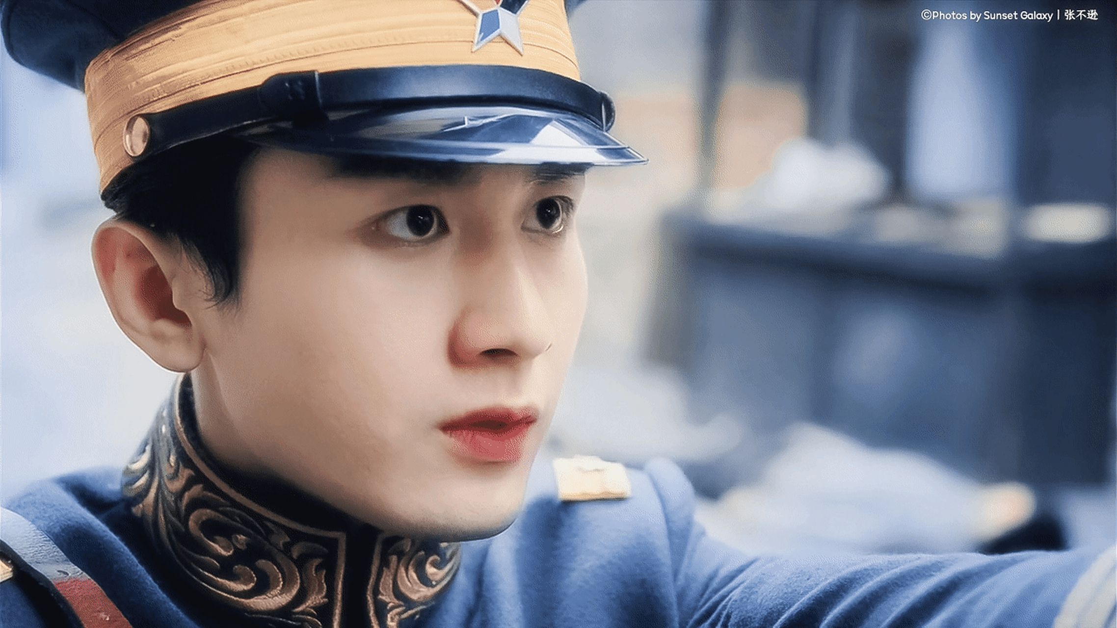 成毅90陈晓,穿军装谁更帅?