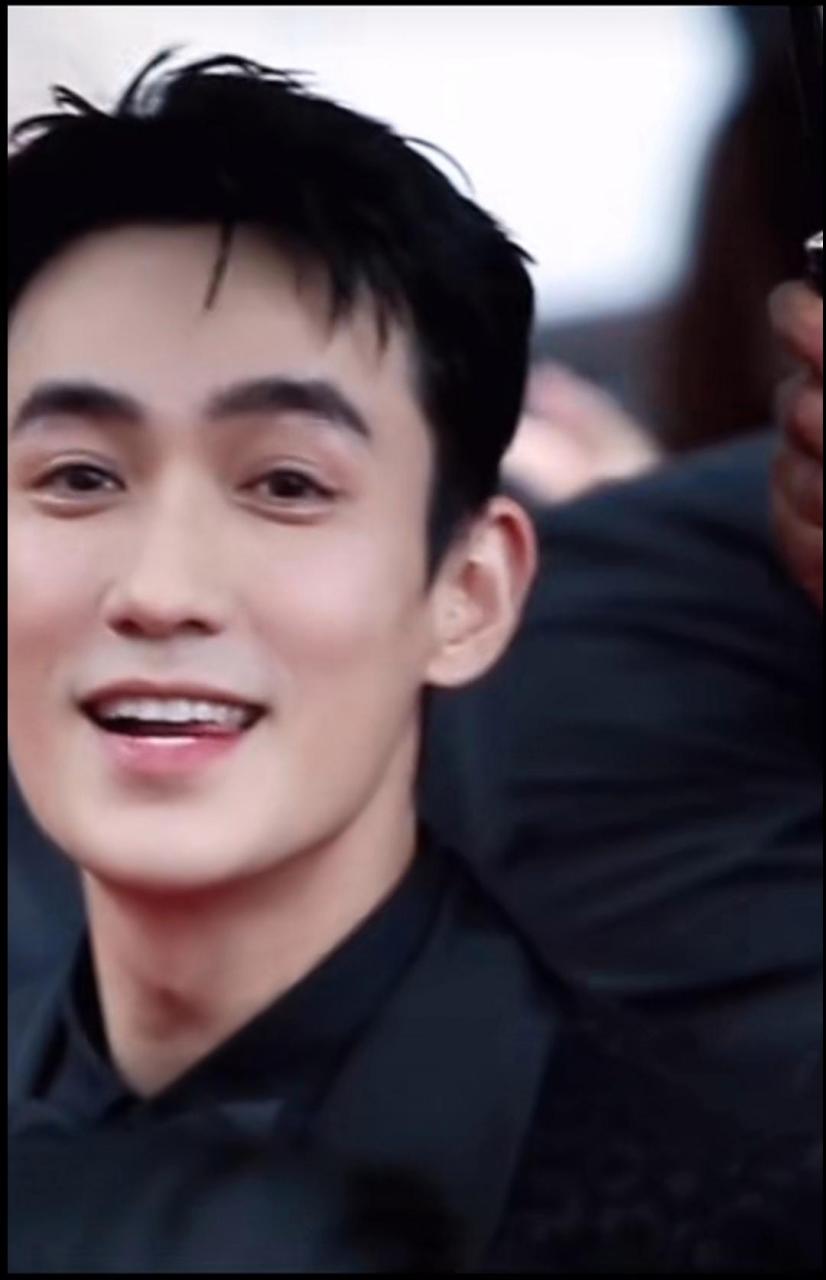  朱一龙>侧颜,不会只有我1个人觉得很帅吧?