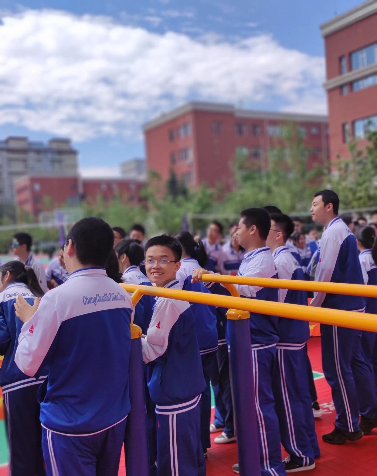 人生第一次的离别!长春十一高高三学子离校了,伤感却兴奋!