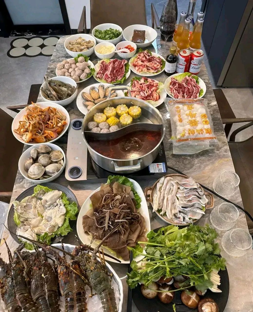 老同学请我去家里吃火锅,但是一桌子菜居然没有一个我喜欢的.