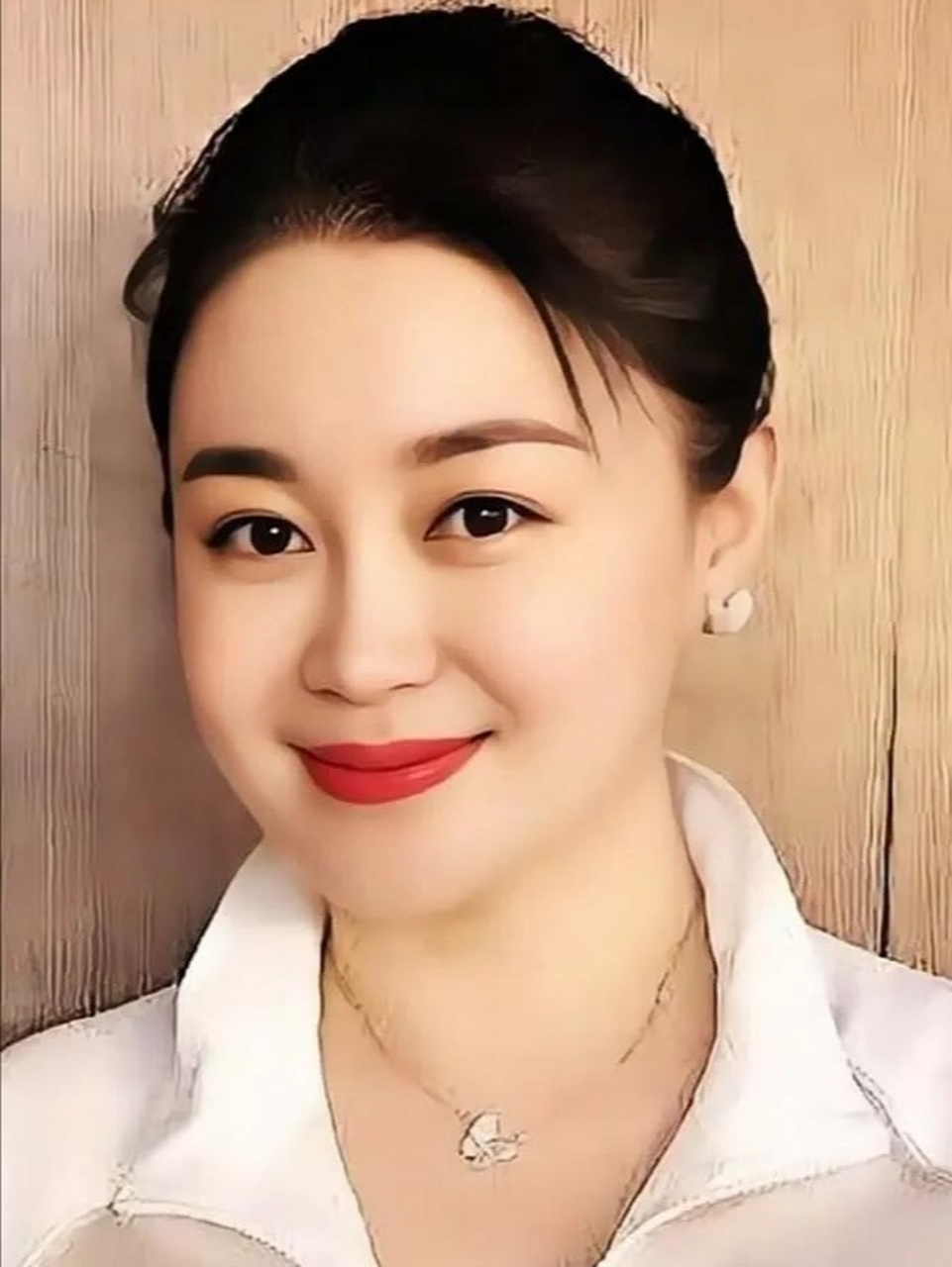 生于黑龙江省七台河市勃利县,毕业于北京电影学院,中国内地影视女演员