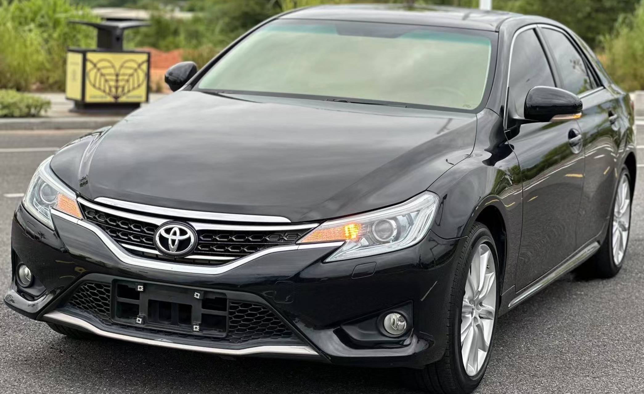 2014年7月上牌  一汽丰田锐志尊锐版 25.