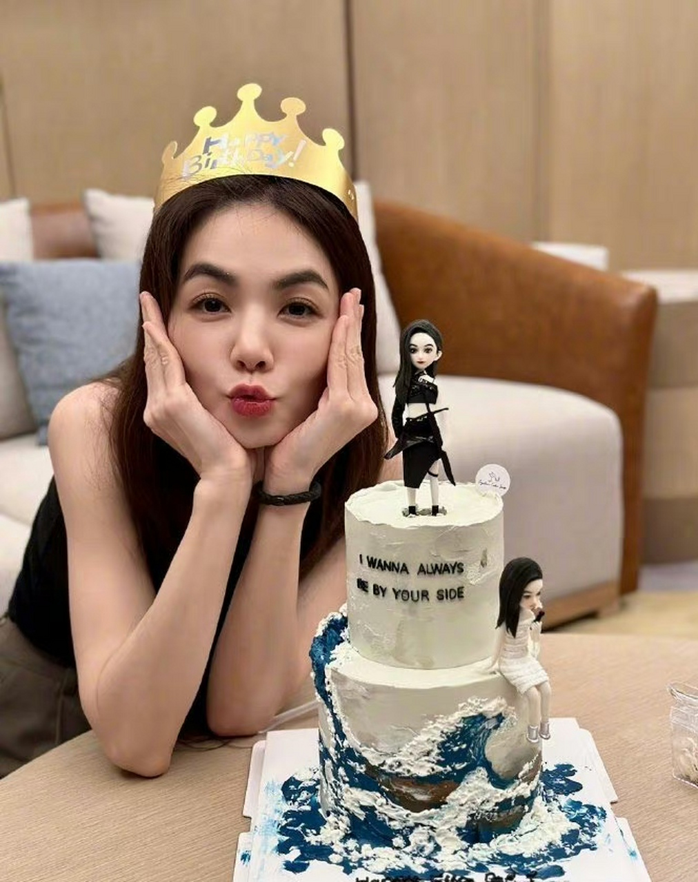 ella自爆小时候遭到性侵犯# ella回想那時候不到10岁,被爸爸朋友的