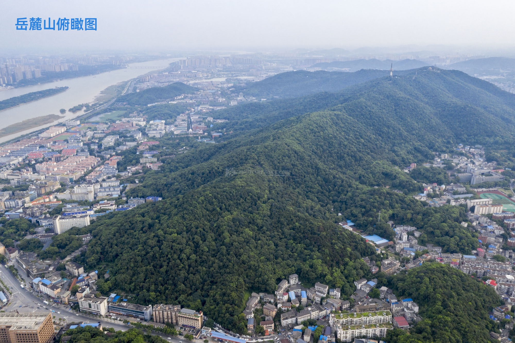 "河西"是典型的"文化区"高教区.沿着麓山南路由北往南,依次有:湖南