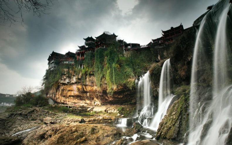 猛洞河风景名胜区由什么组成?