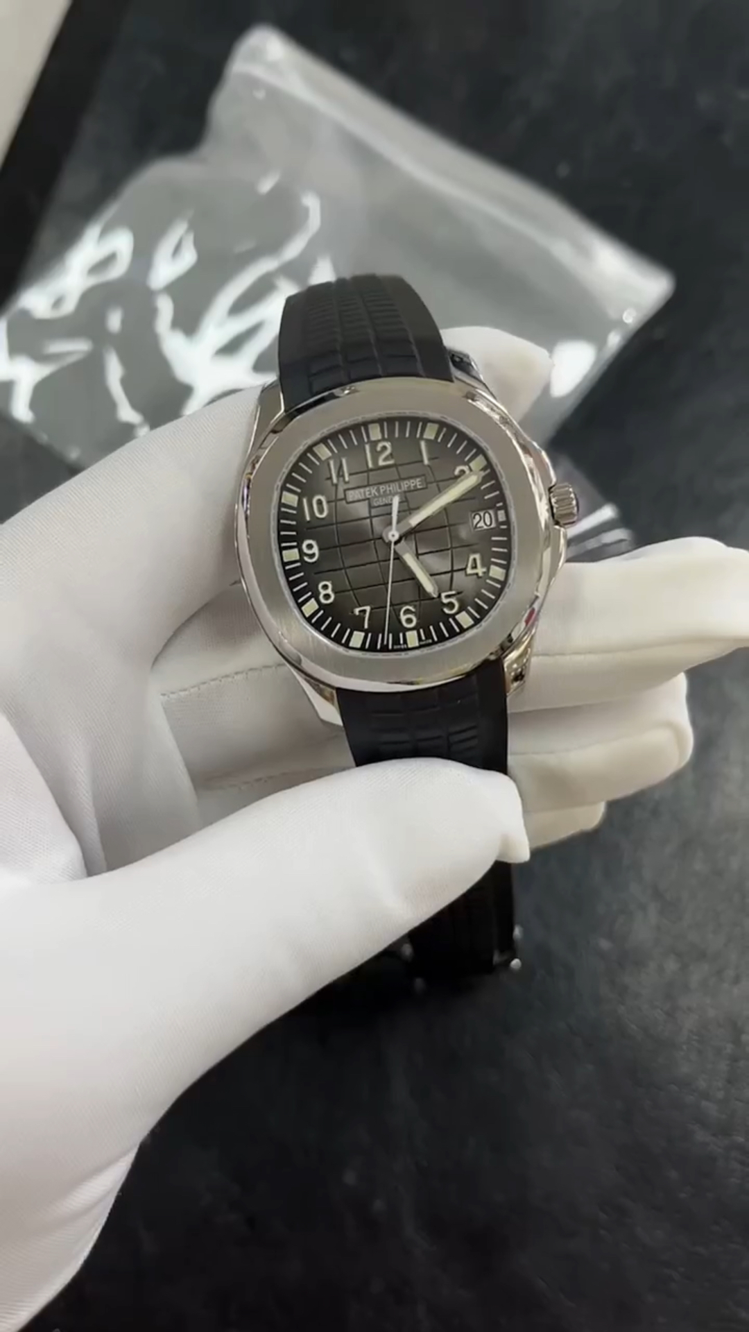 百达翡丽手雷腕表颗粒十足也显格调清新,上手别致还显气质-度小视