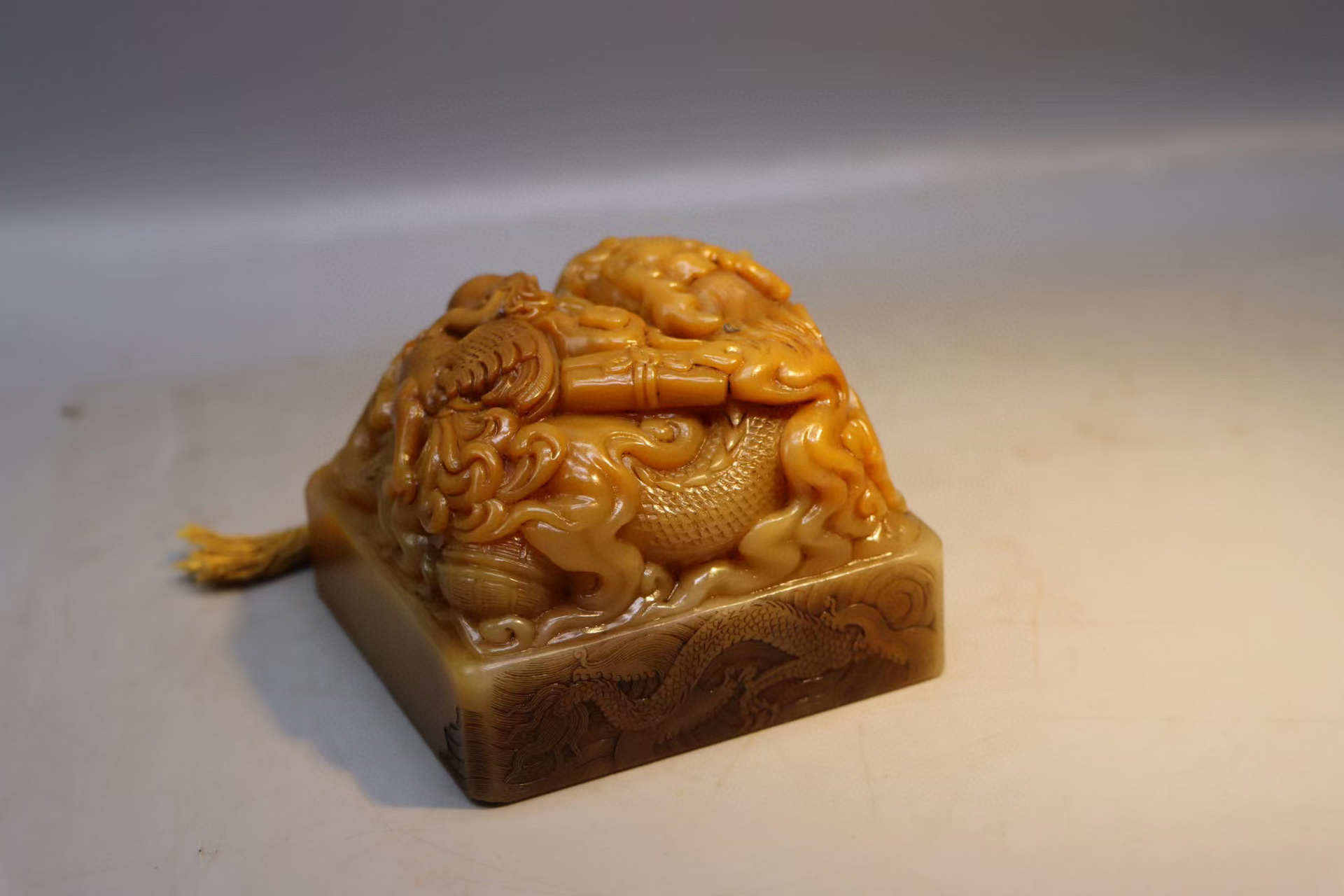 清乾隆 十三年内务府造 田黄龍凤官印 尺寸:8.8728.8726.