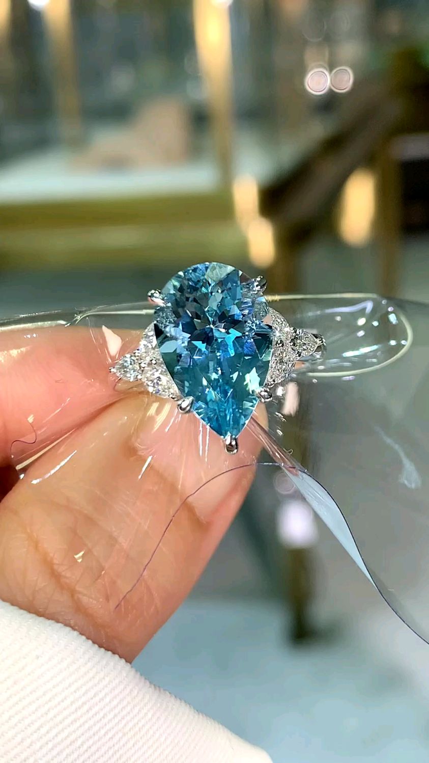 天然圣玛利亚色海蓝宝戒指!18k金vs级足反钻石镶嵌,总重6.2g!
