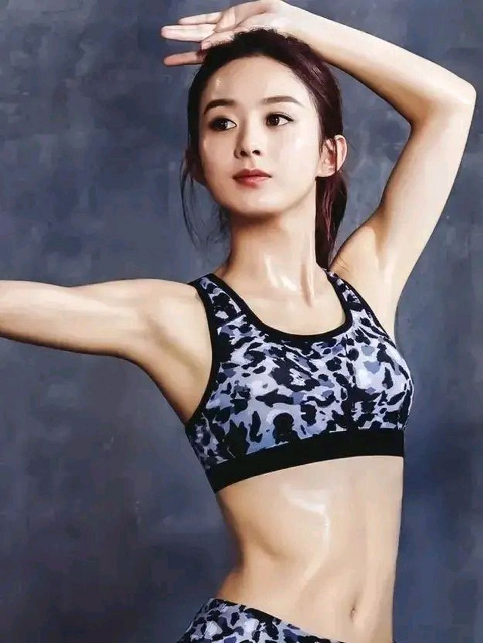 她就是赵丽颖.赵丽颖最近没有新话题,也没有新作品,但是人气依旧很高.