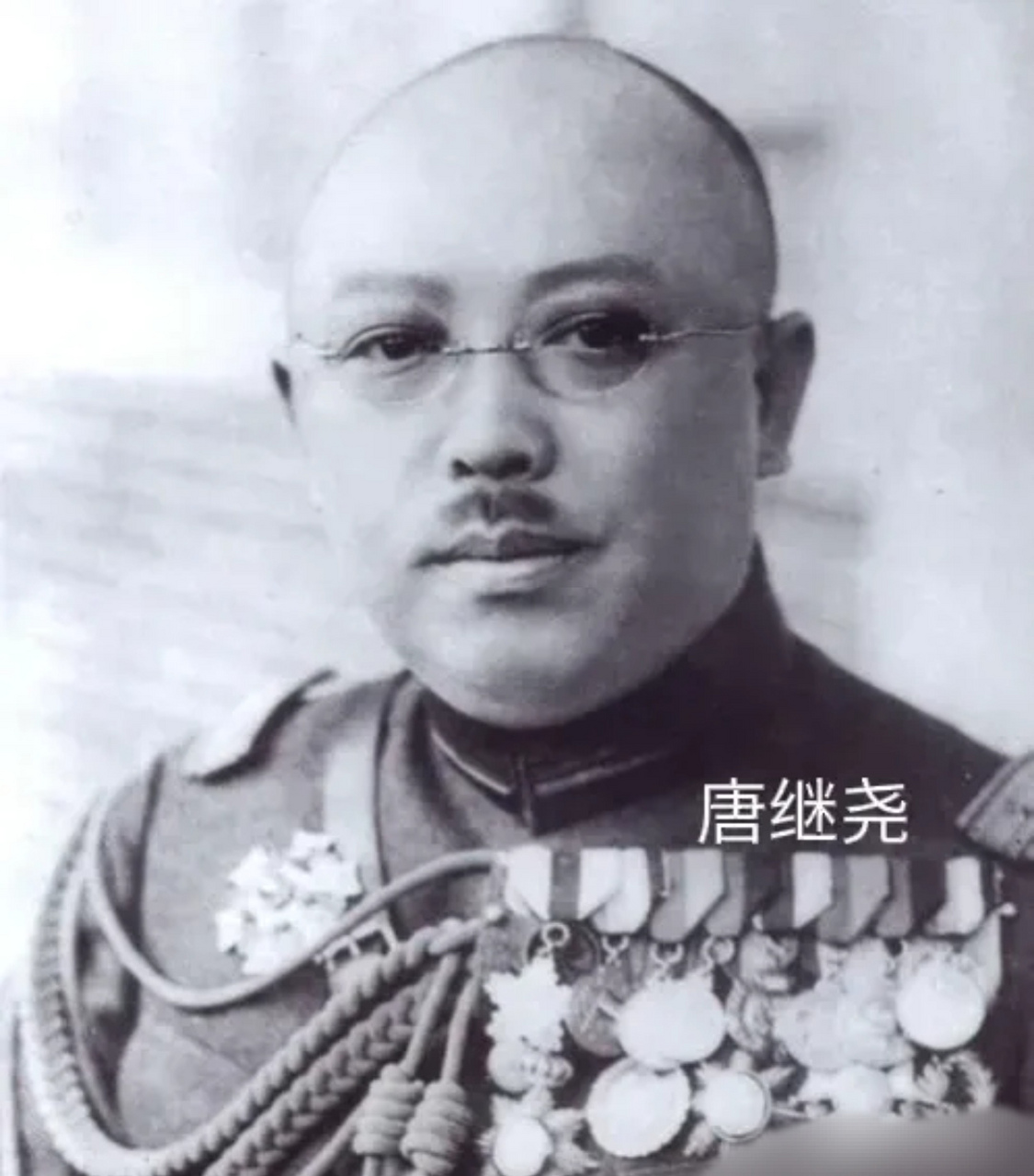 照片上这位长相倾国倾城的女人叫钱秀芬,谁能想到就是这么一位漂亮的