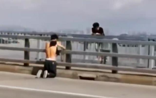 中山外海大桥两天内连续发生三起跳桥事件,民警全部获救