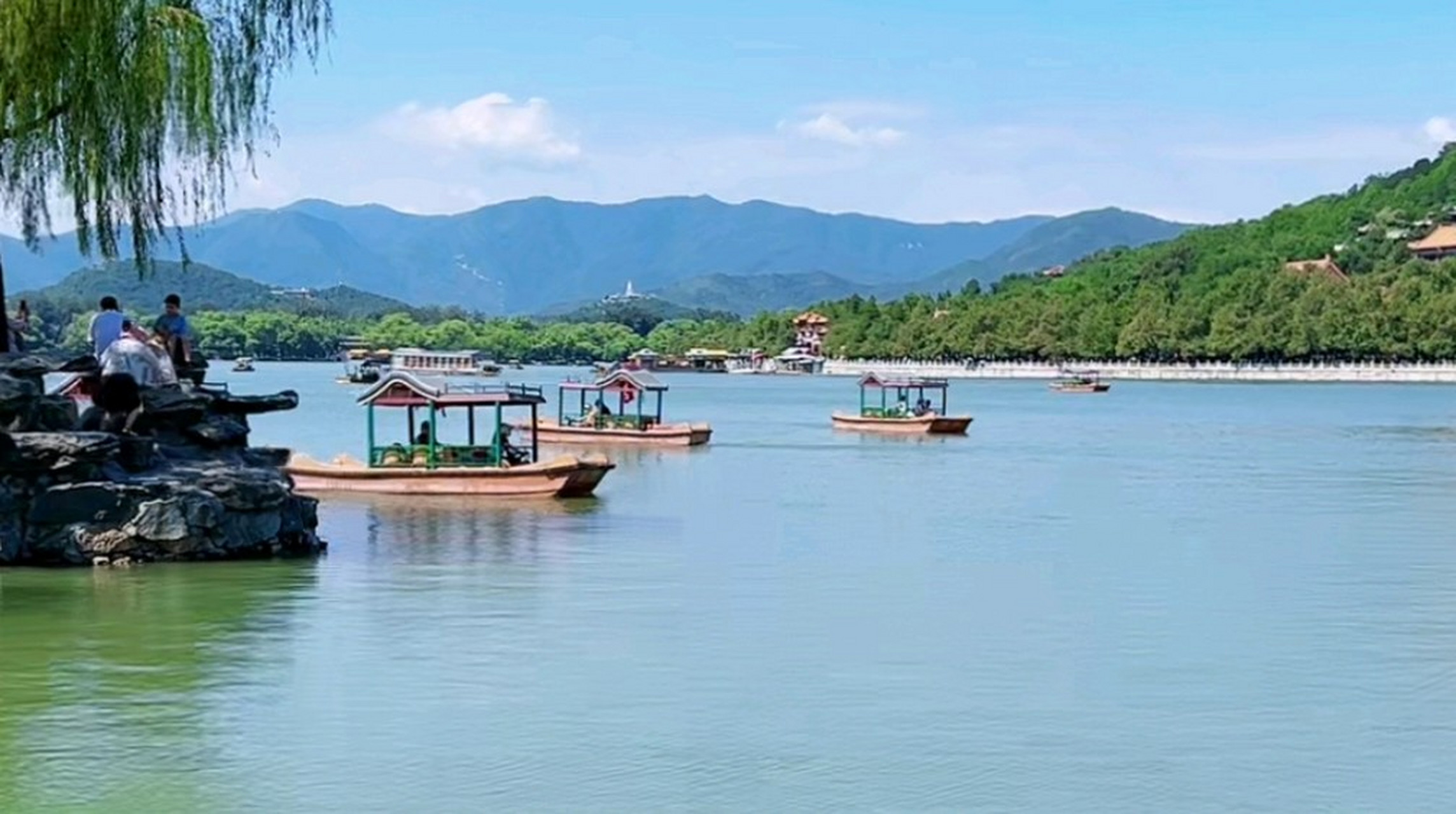 秋天风景# 只想在独行的路上取悦自己,清静且自由.