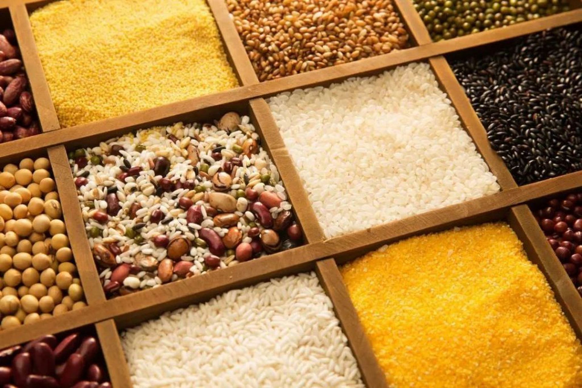 夏季饮食要点③粗粮,细粮巧搭配  夏季人体对糖分和热量的需求也较大