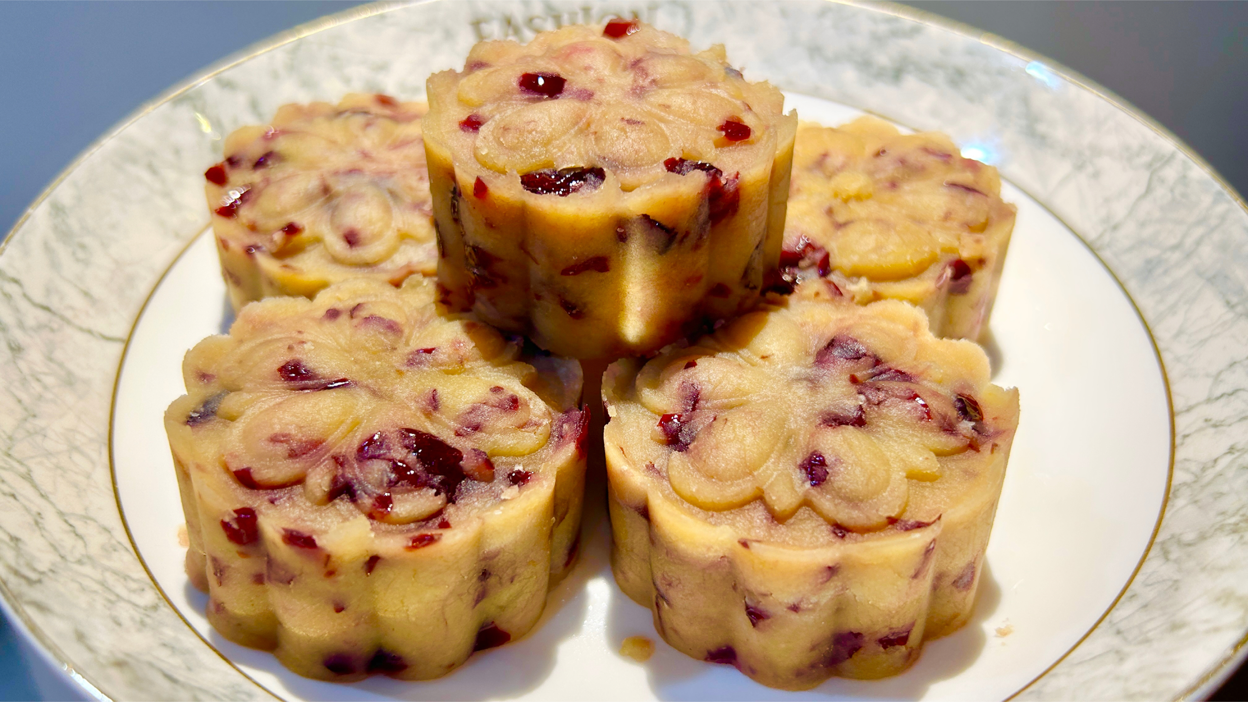 教你蔓越莓绿豆糕做法,简单无添加,口感细腻香甜,比买的还好吃