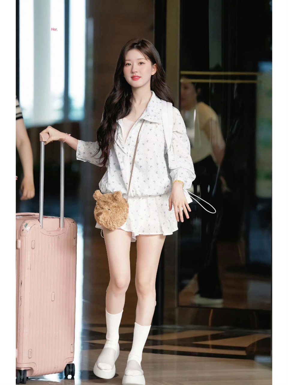 是谁把赵露思腿p这么好看的,我快受不了#每日娱乐播报# #娱乐最前沿