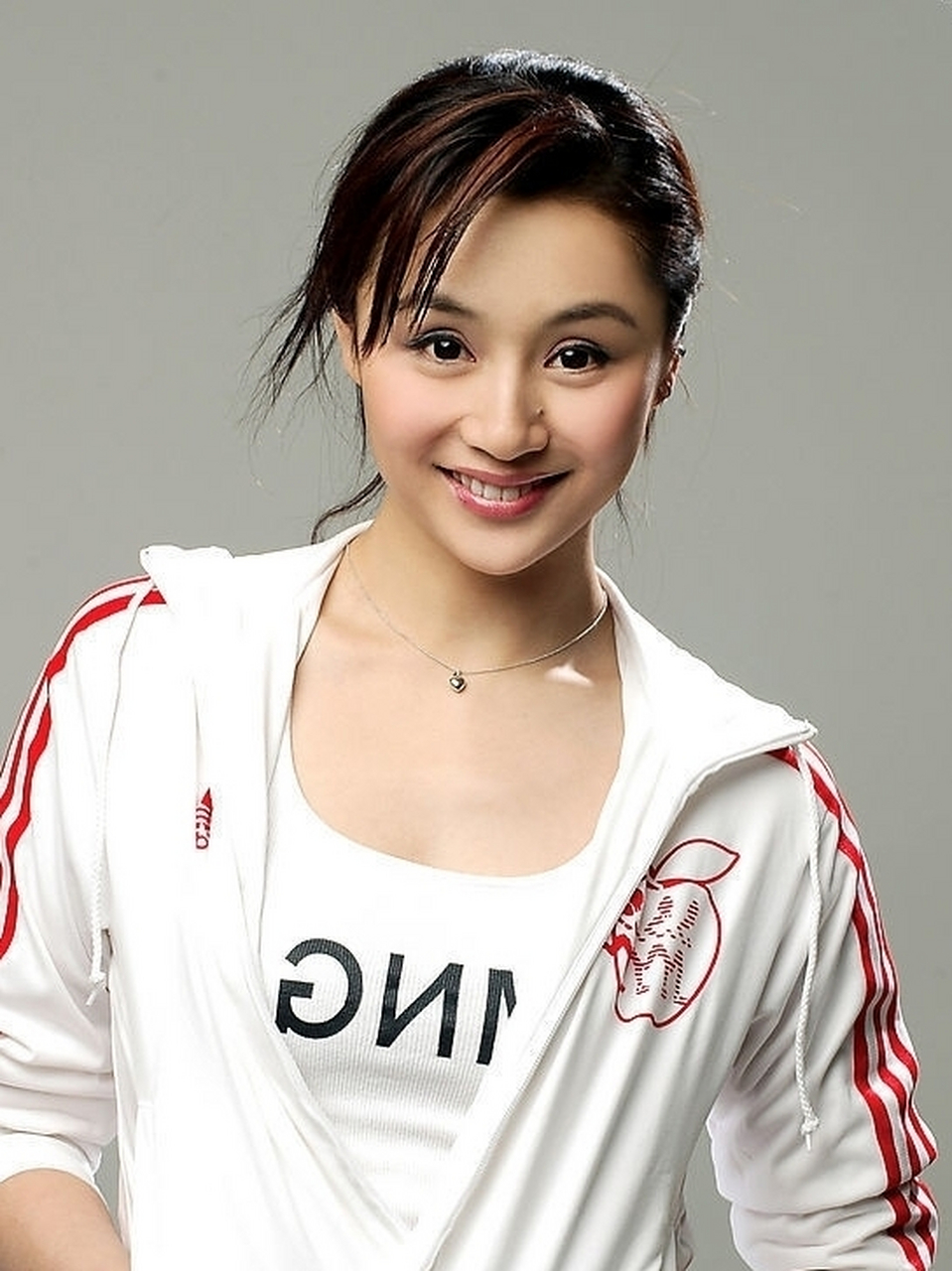 曹颖除是优秀的主持人,还是一位才华出众的演员,年轻时也是高颜值的