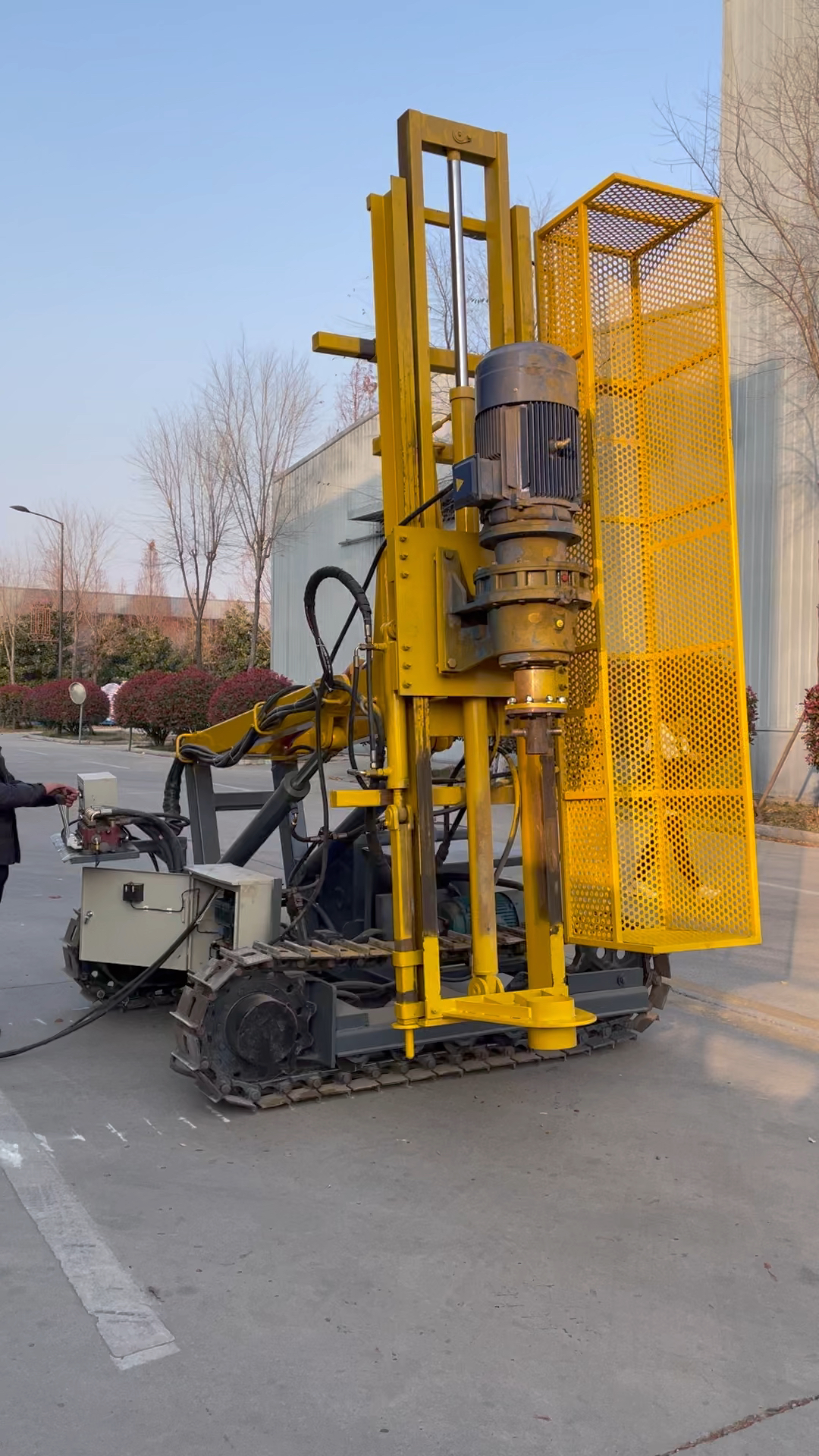 履带边坡支护钻机,适用于基坑支护,垂直打孔,边坡支护.