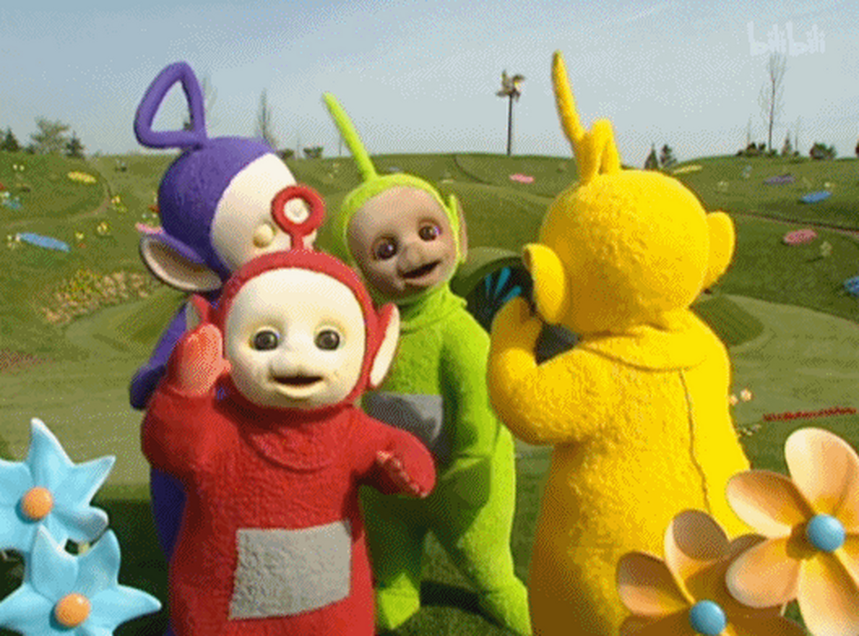 天气这么冷,抱在一起才能够取暖[抱抱]