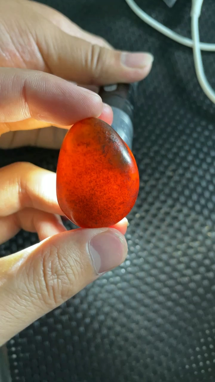 新疆和田籽料红沁原石