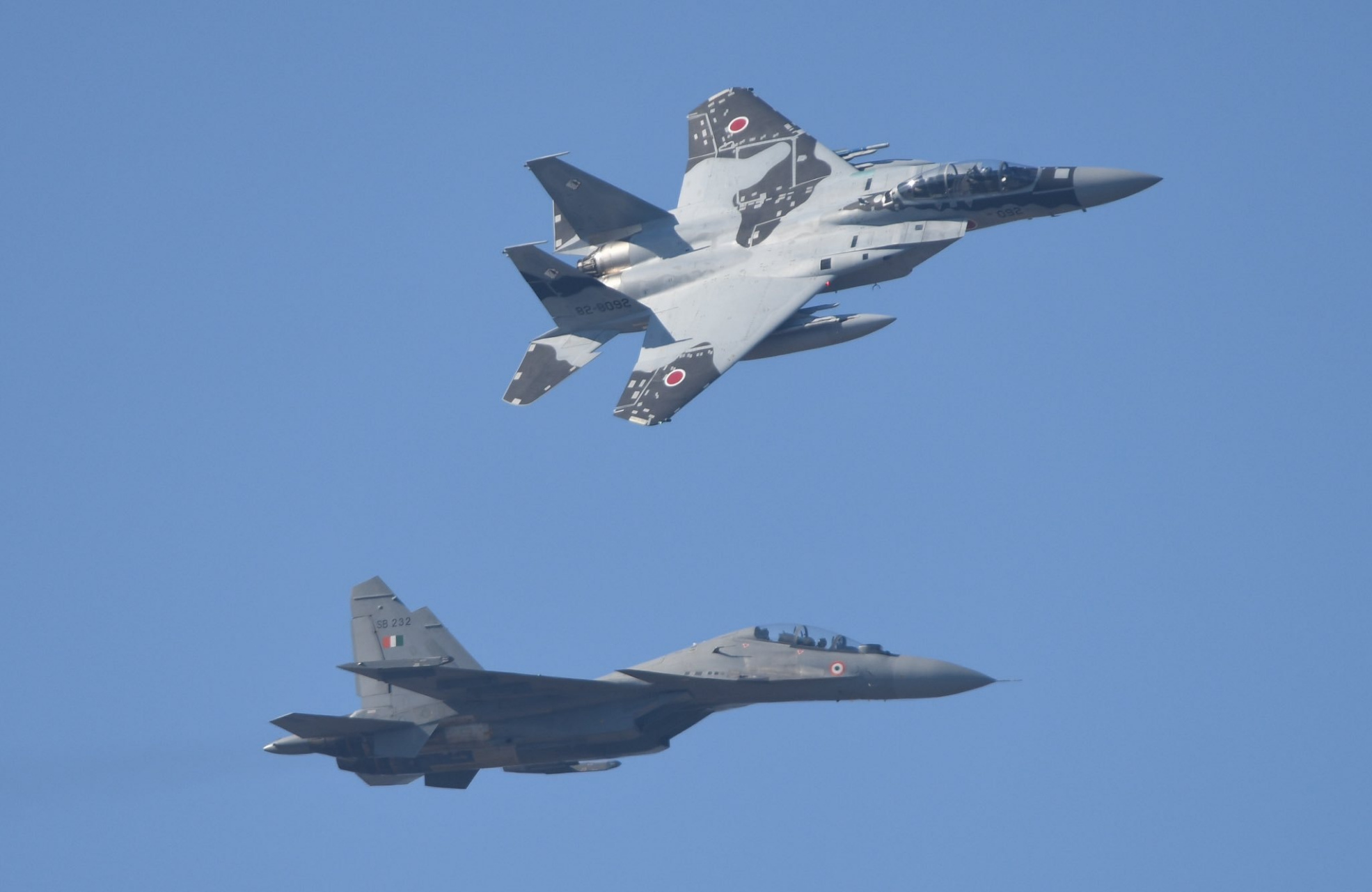 科技树上的两个分支的四代重歼同框亮相了,印空军的苏30mki与日本自卫