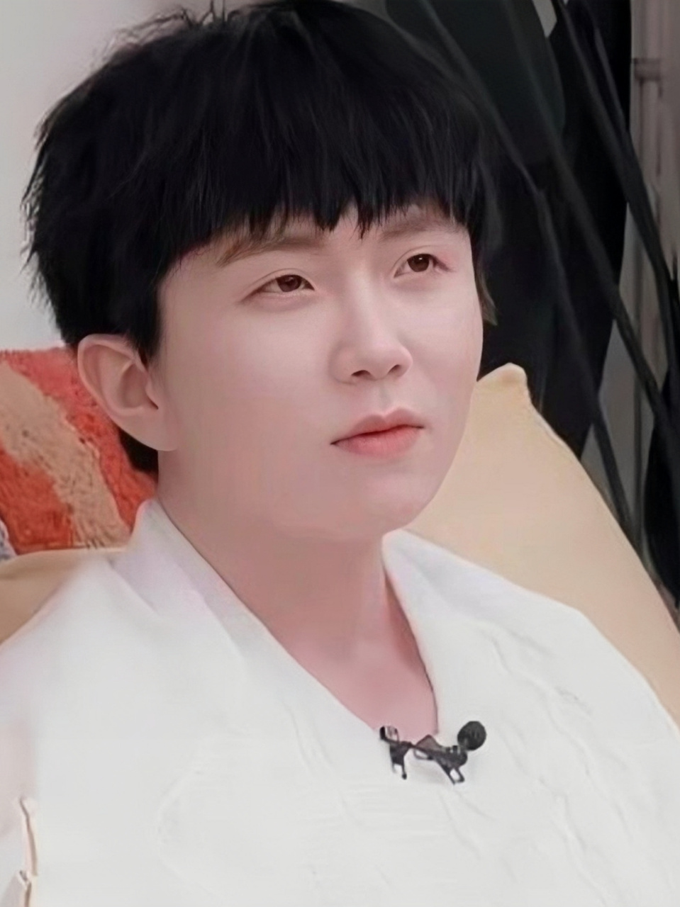 毛不易的本体是眼镜啊,摘了眼镜竟然有点陌生.