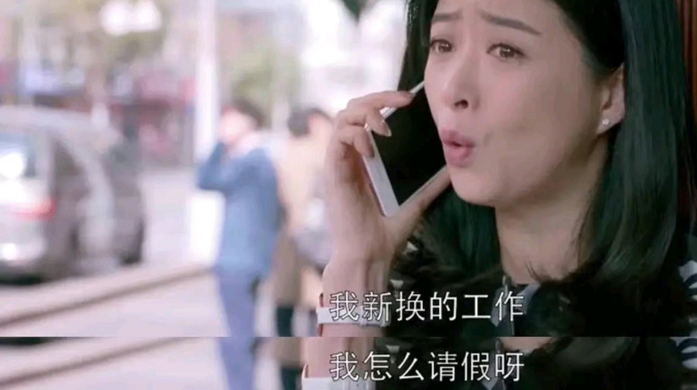 《欢乐颂》中,樊胜美被小蚯蚓和应勤邀请吃饭,只点了四个菜,喝的是