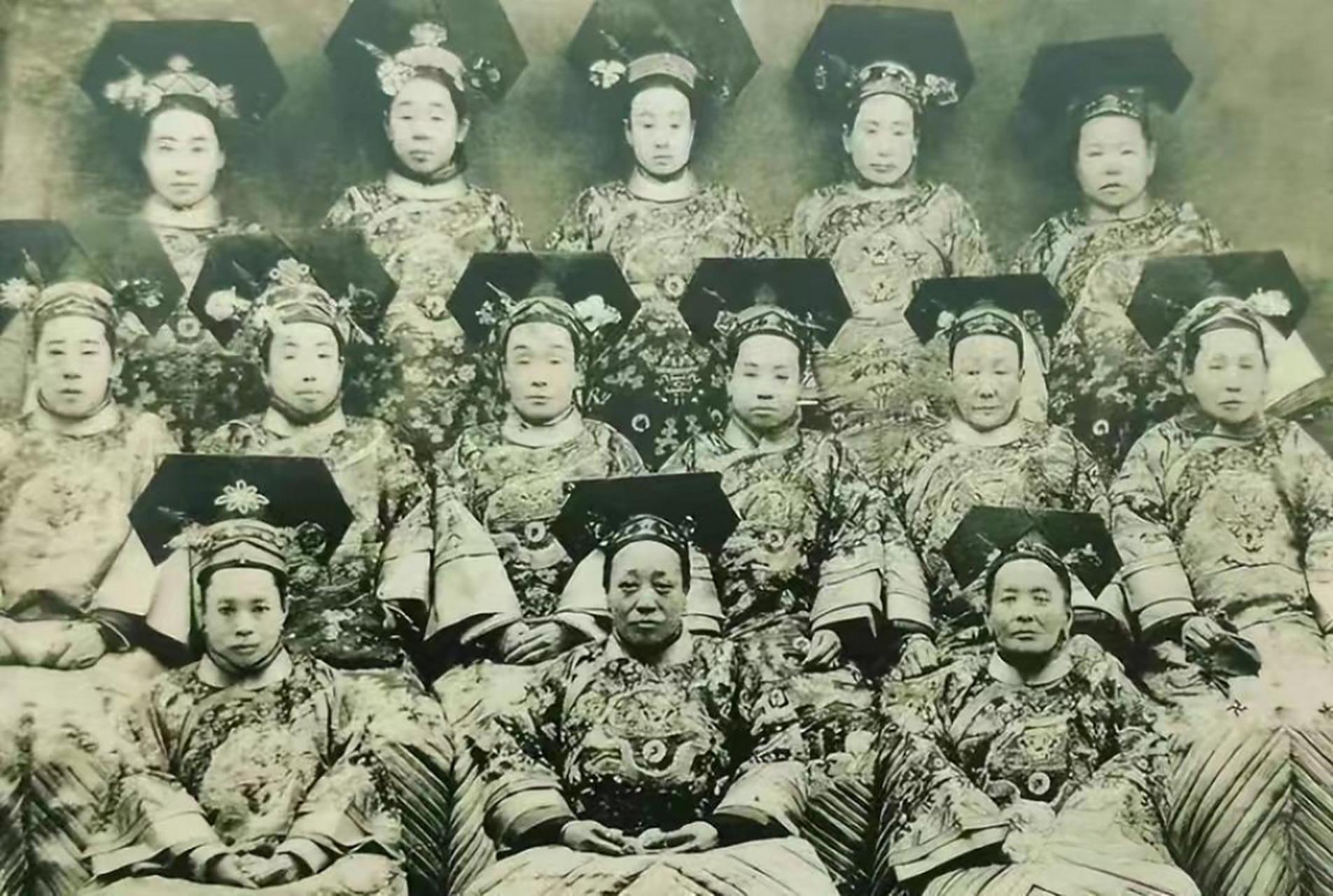 清代后宫嫔妃合影,哪个最好看