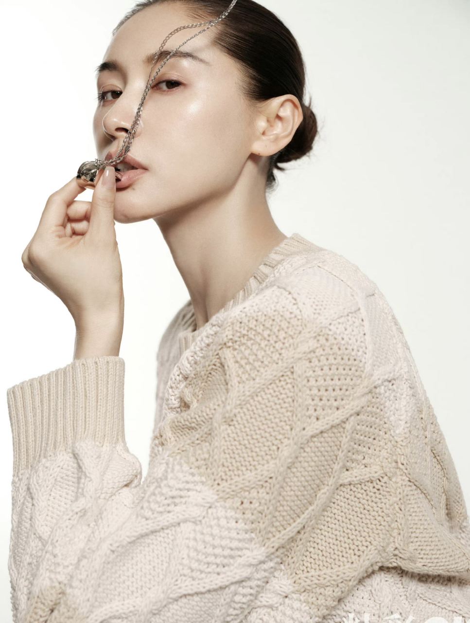 王子文穿泳衣拍摄大片,这个腿太长了吧!