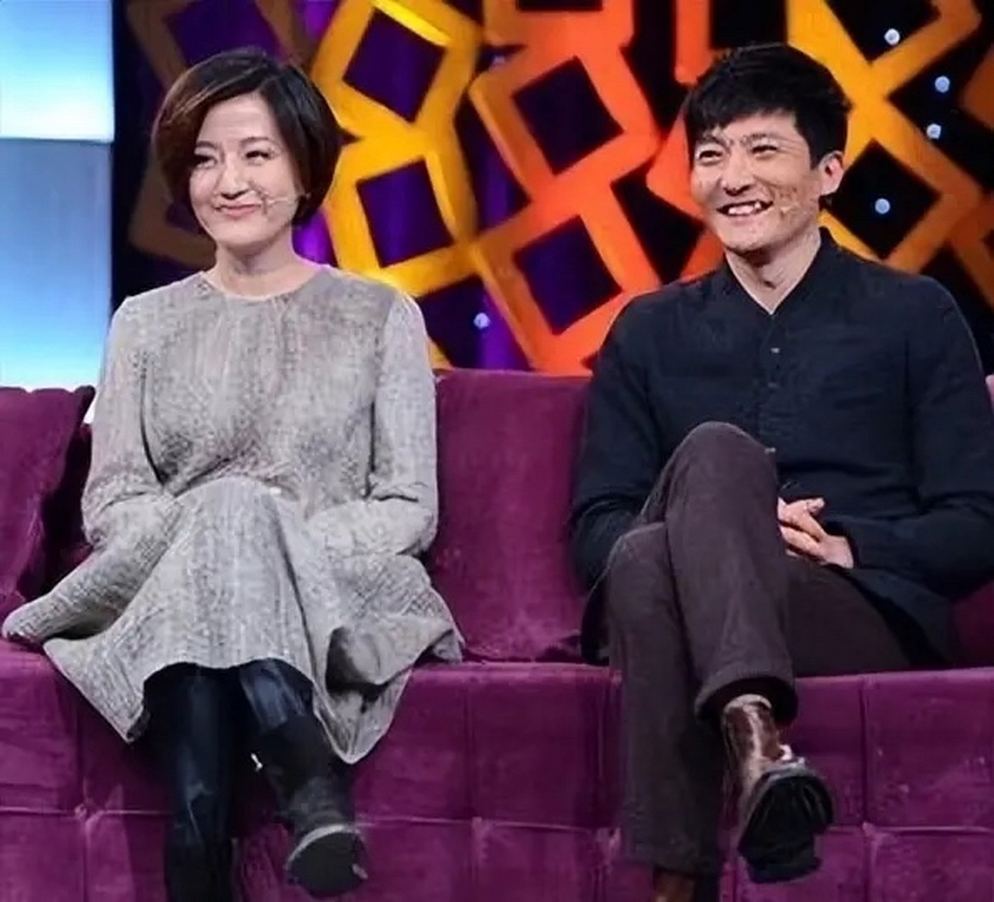 陆毅娶了鲍蕾,郭京飞娶了鲍莉,两人一起去丈母娘家,丈母娘却对郭京飞