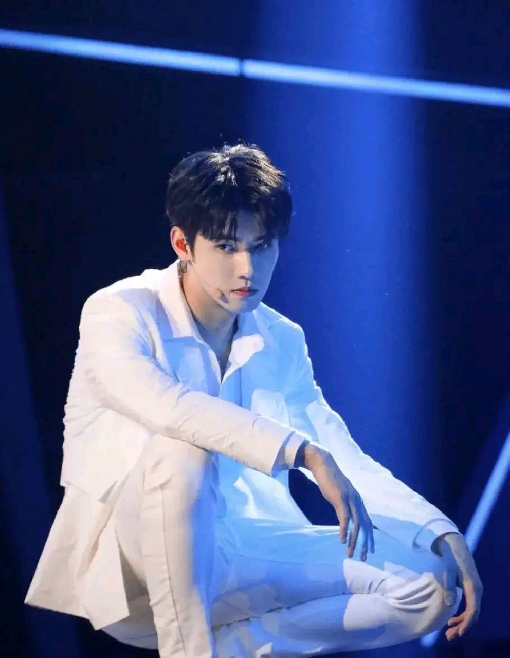 任豪,出生于四川成都,2014年参加了白色系文化选拔,在成为一名练习生