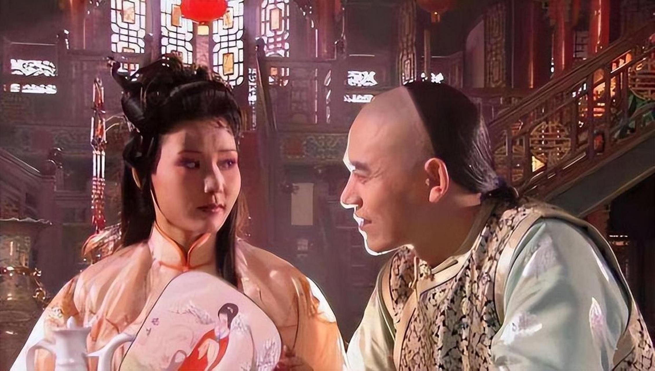 2001年,何赛飞在电视剧《大宅门》首播时一出场就惊艳了观众,她饰演的