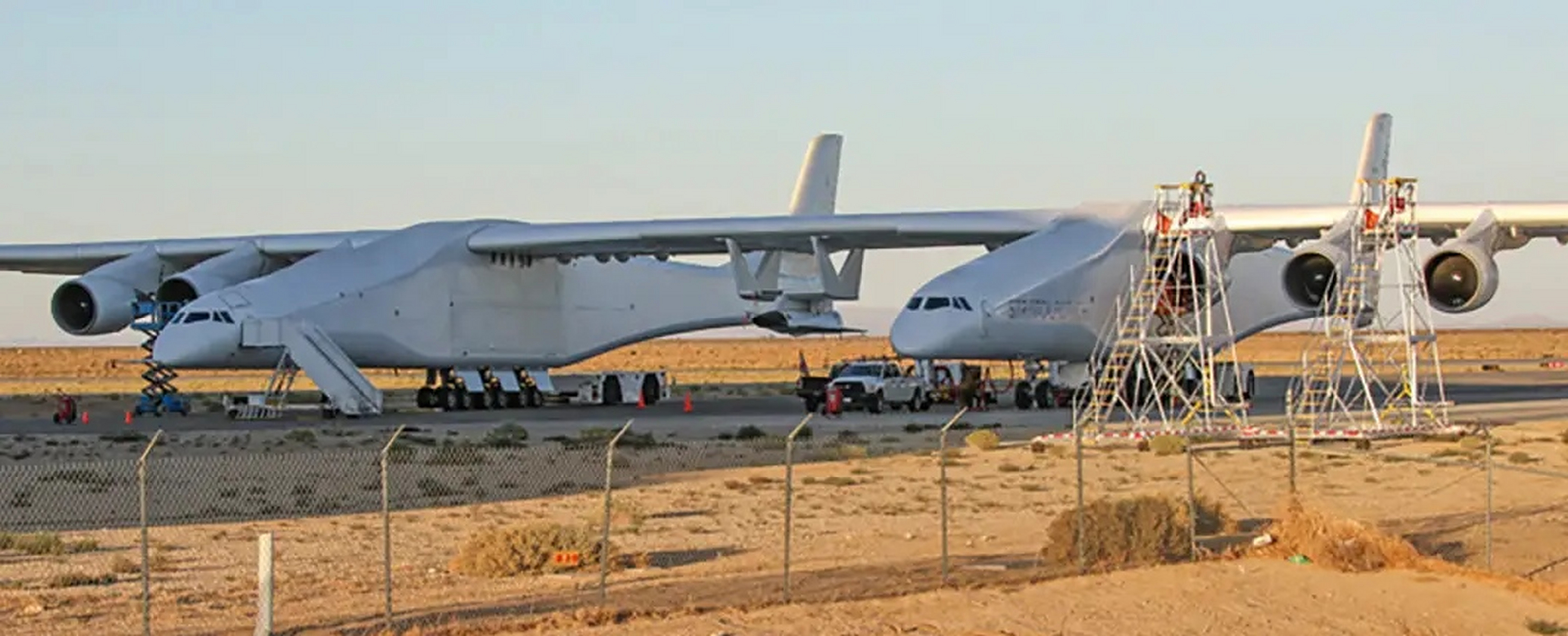 美国那架号称世界最大的飞机"同温层发射"终于挂着高超音速飞行器现身
