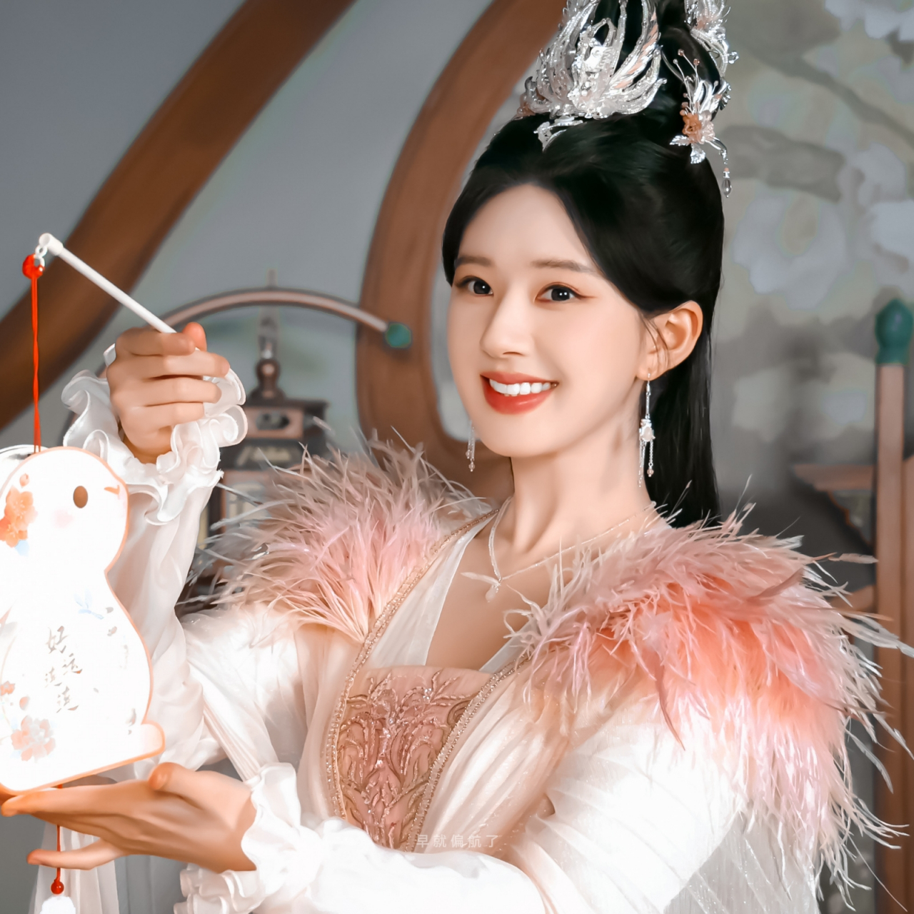 赵露思的古装剧我都看,神隐里这个眉毛化成这样是得罪造型师了吗,是
